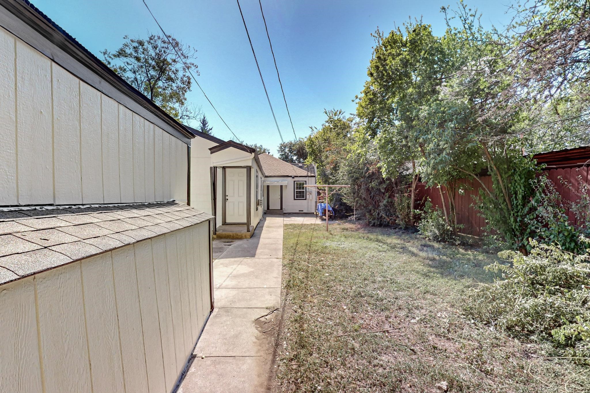 1100 W Waggoman Street