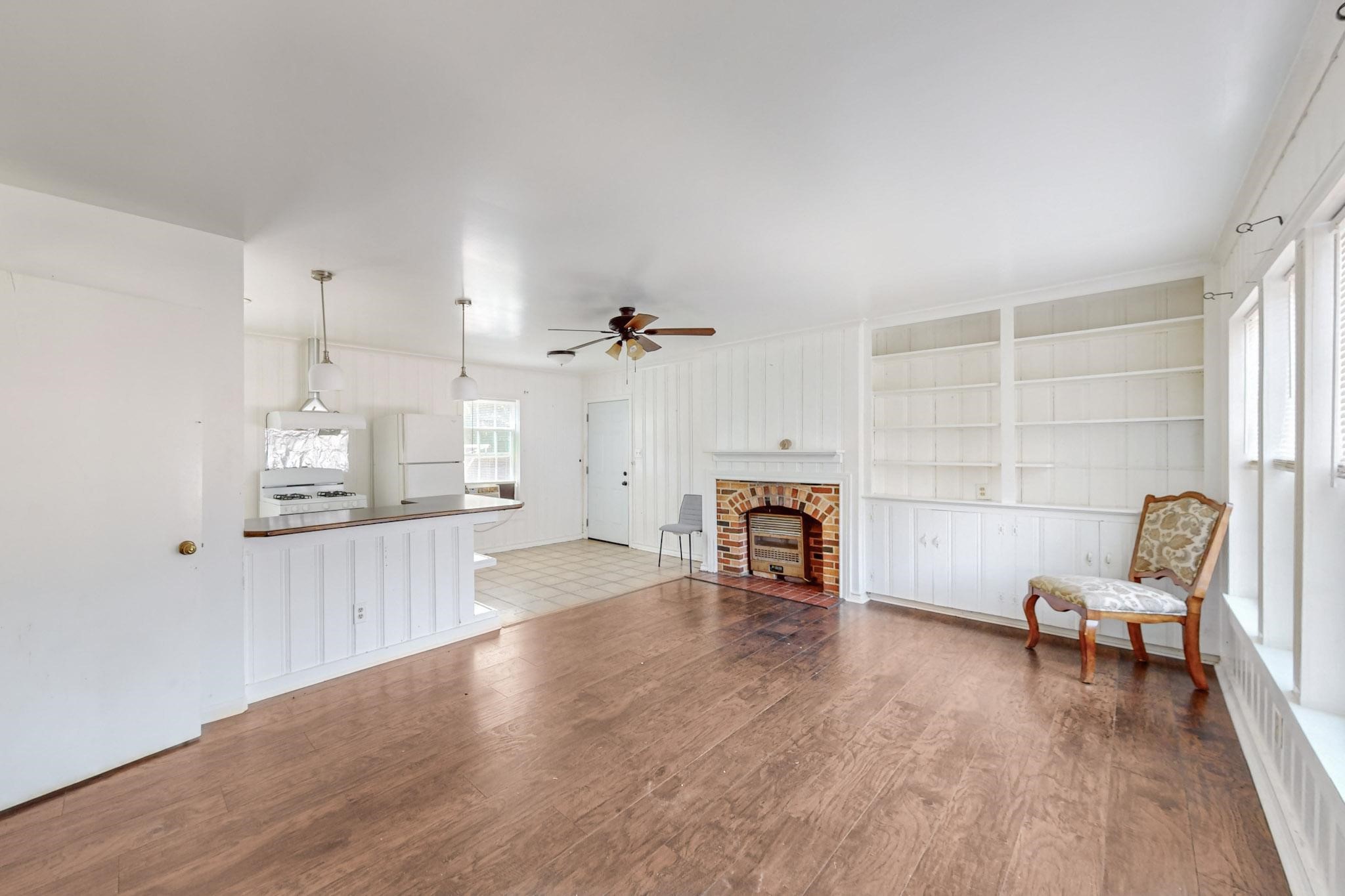 1100 W Waggoman Street