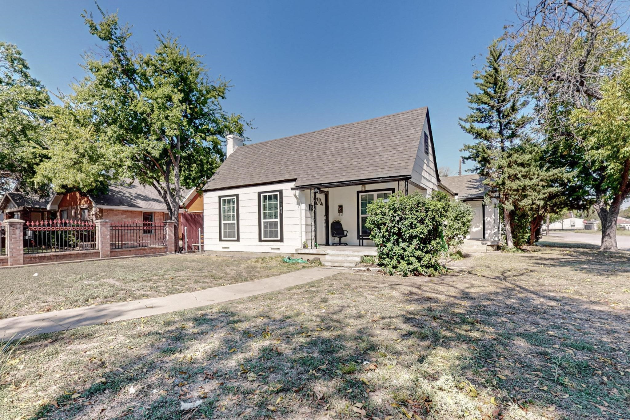 1100 W Waggoman Street