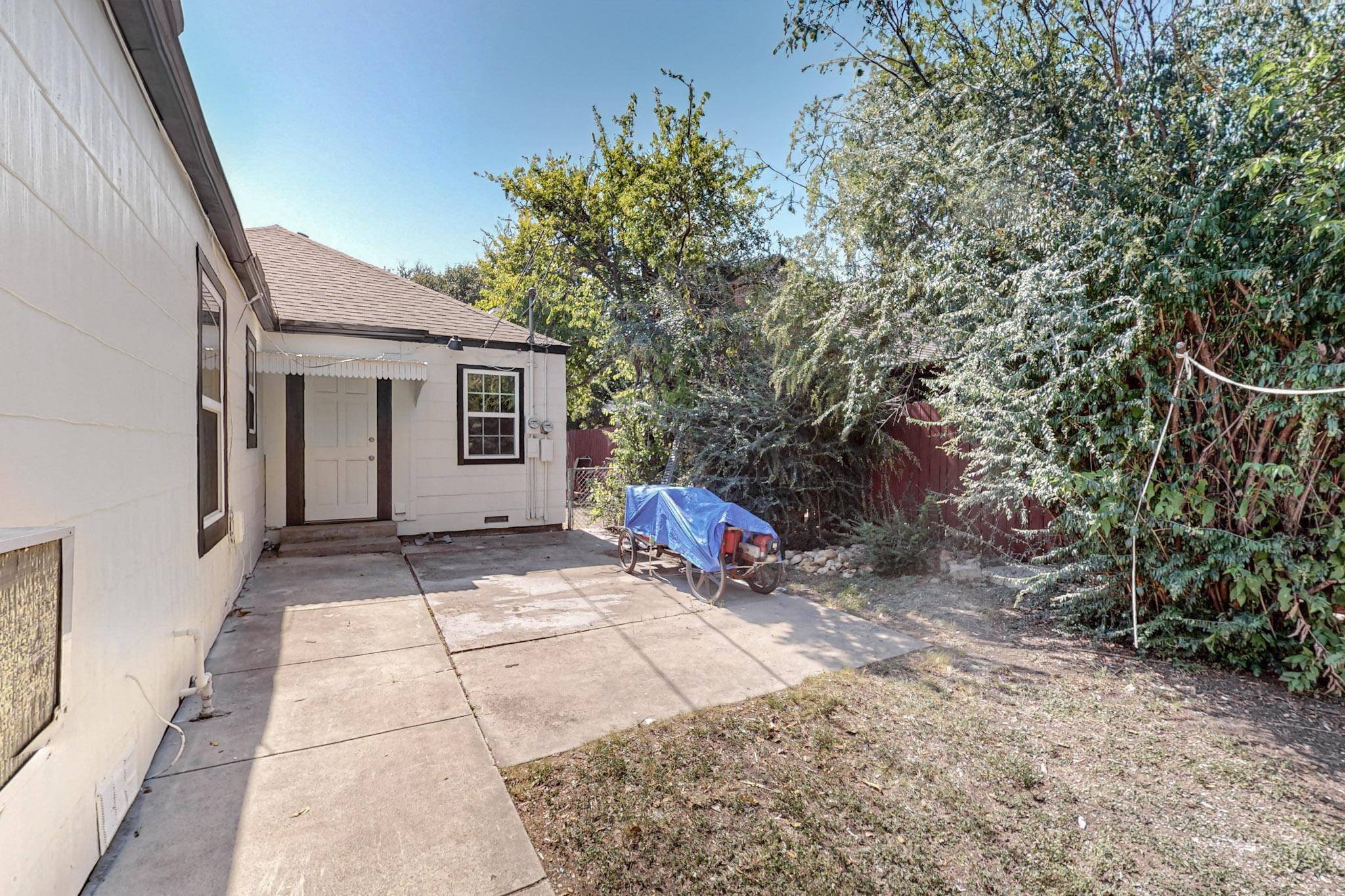 1100 W Waggoman Street