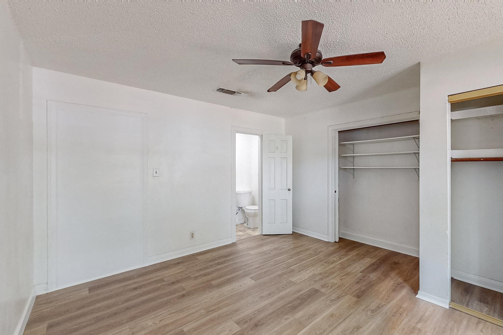 1100 W Waggoman Street