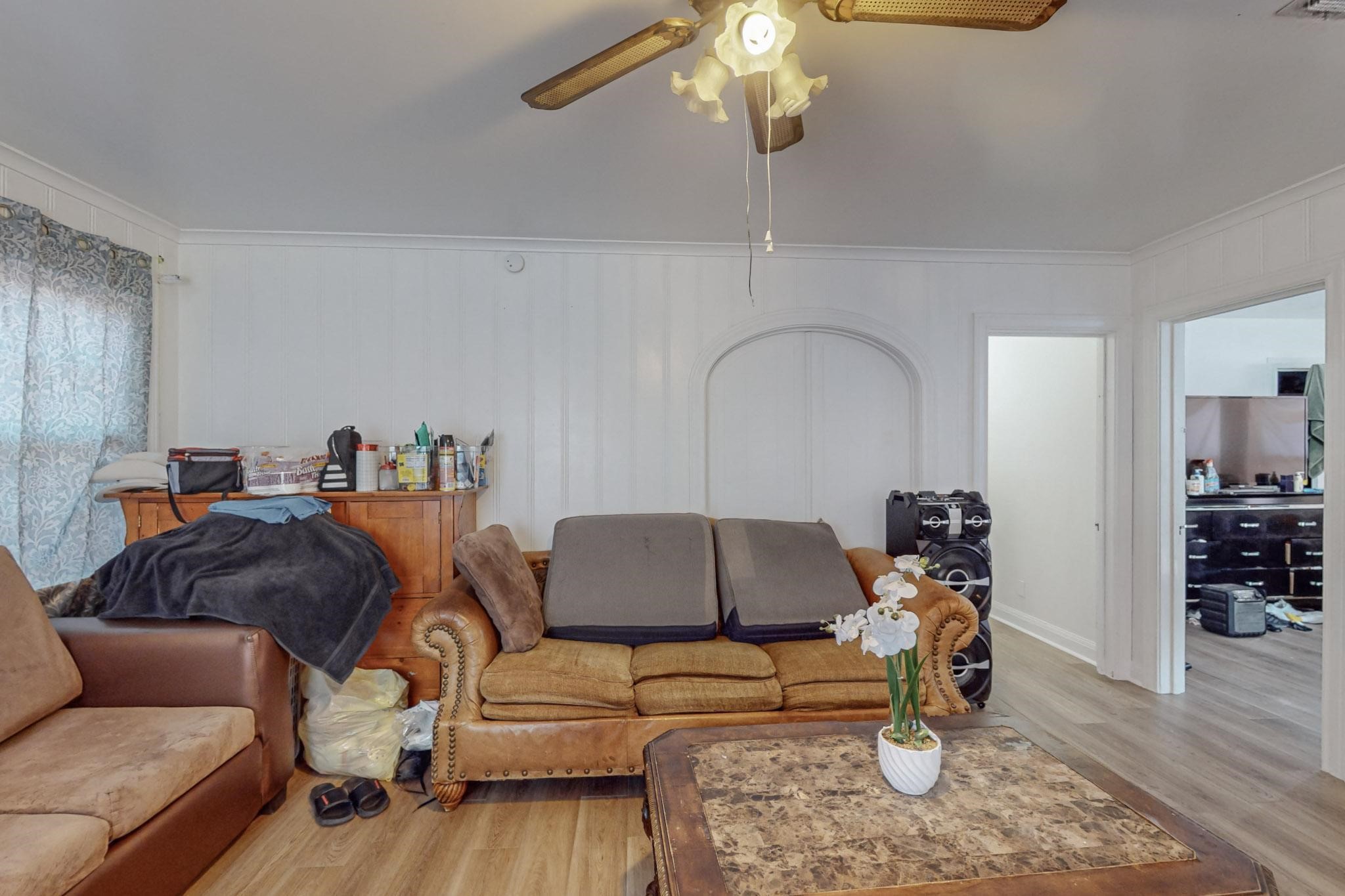 1100 W Waggoman Street