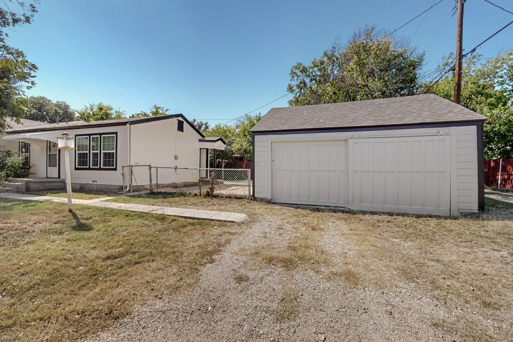 1100 W Waggoman Street