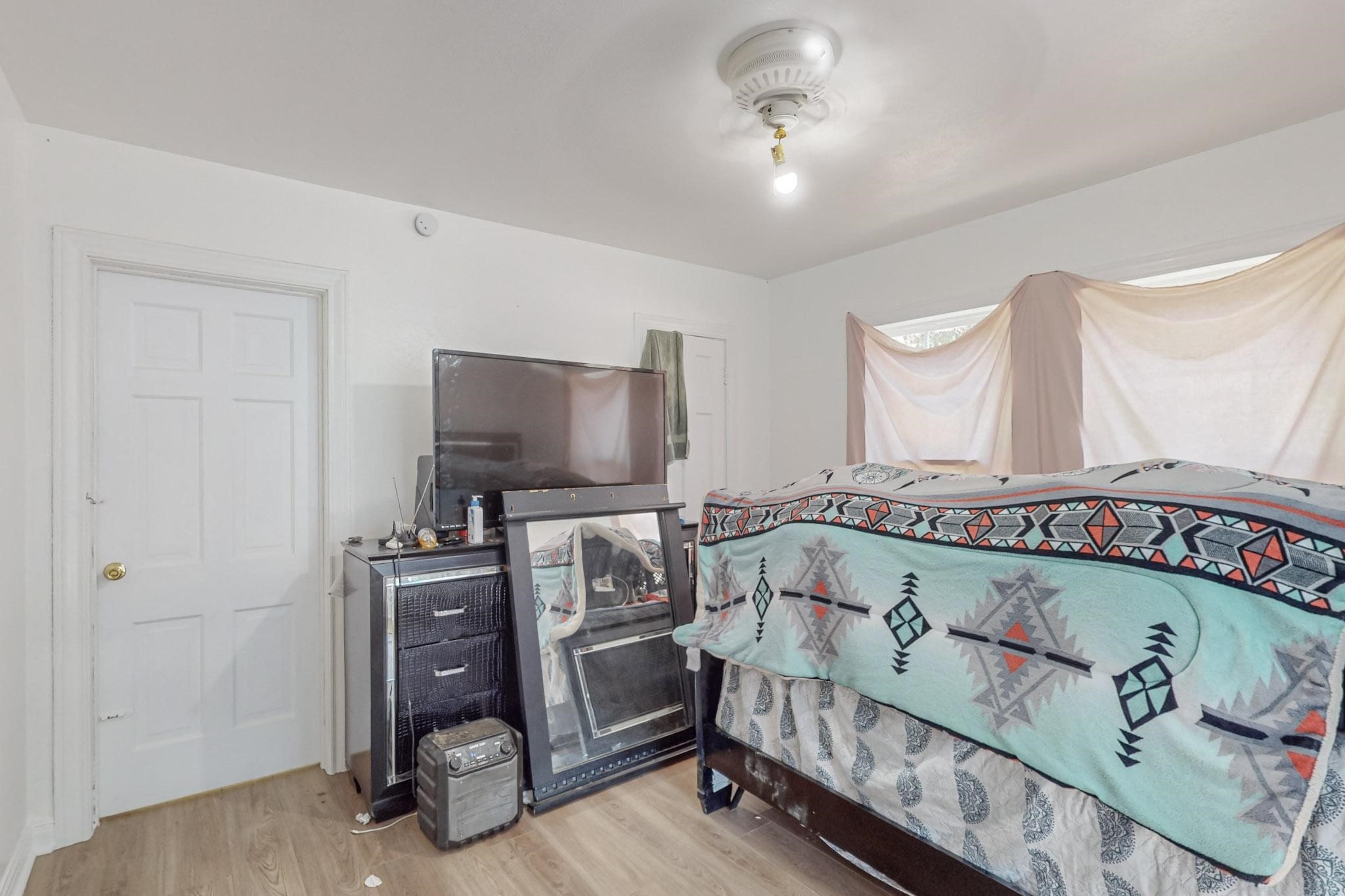 1100 W Waggoman Street