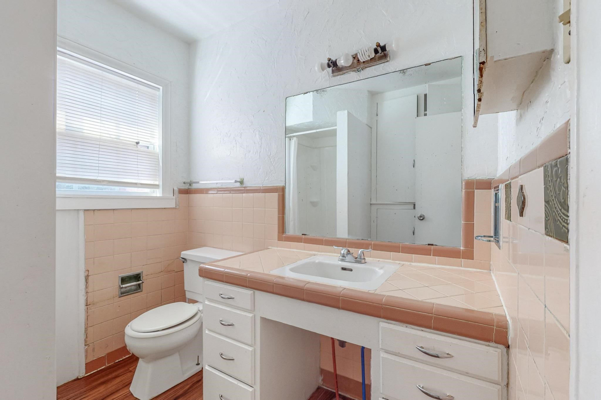 1100 W Waggoman Street