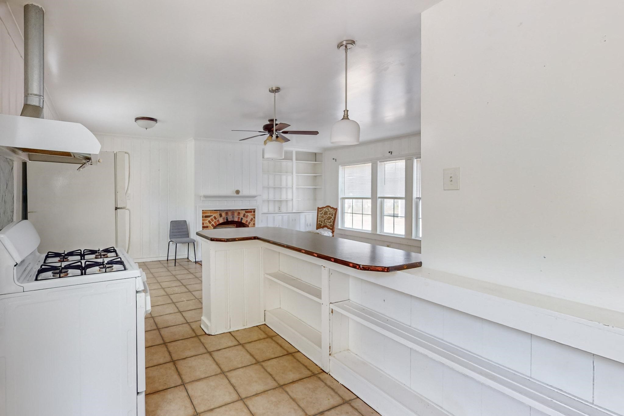 1100 W Waggoman Street