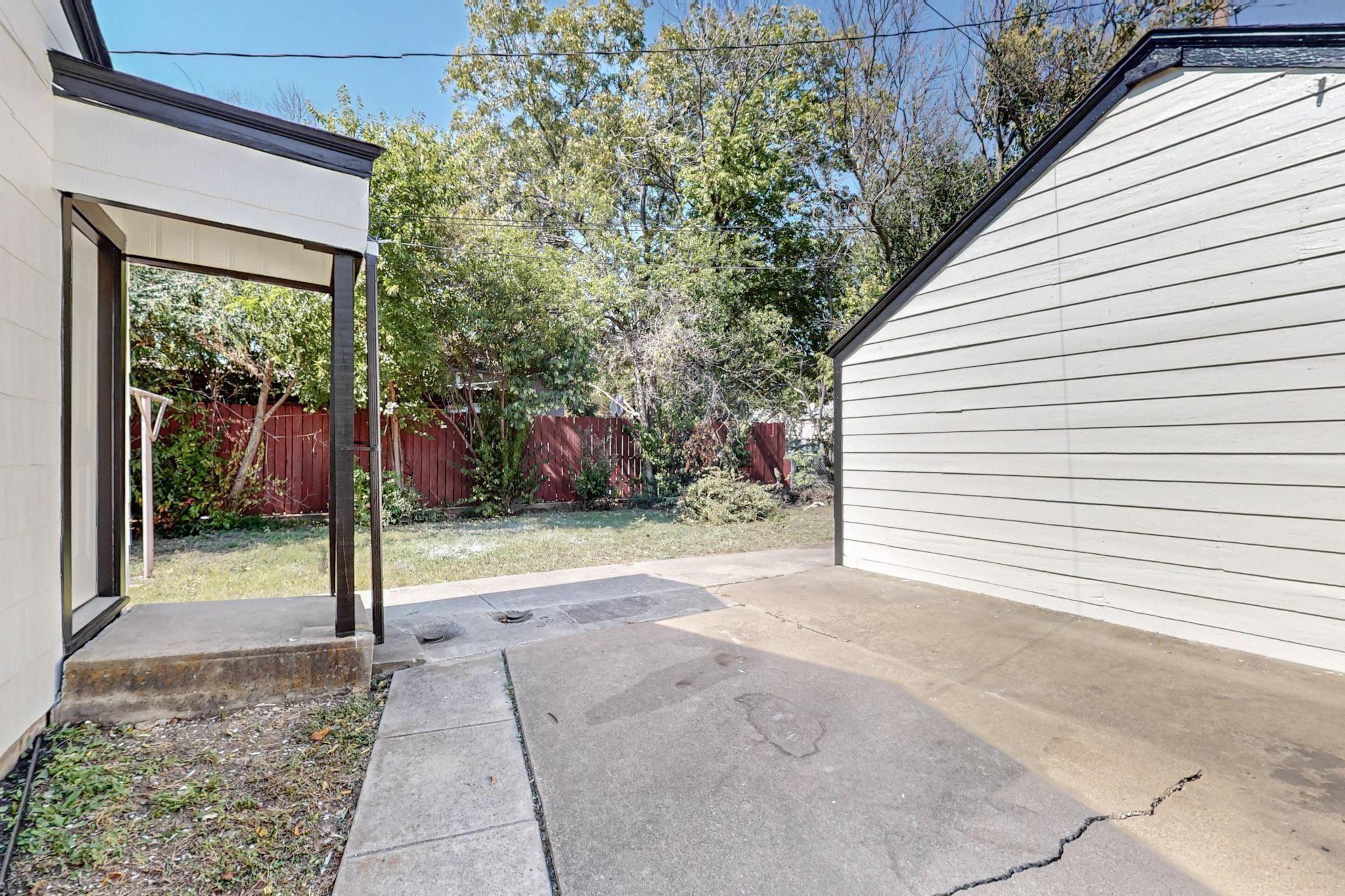 1100 W Waggoman Street