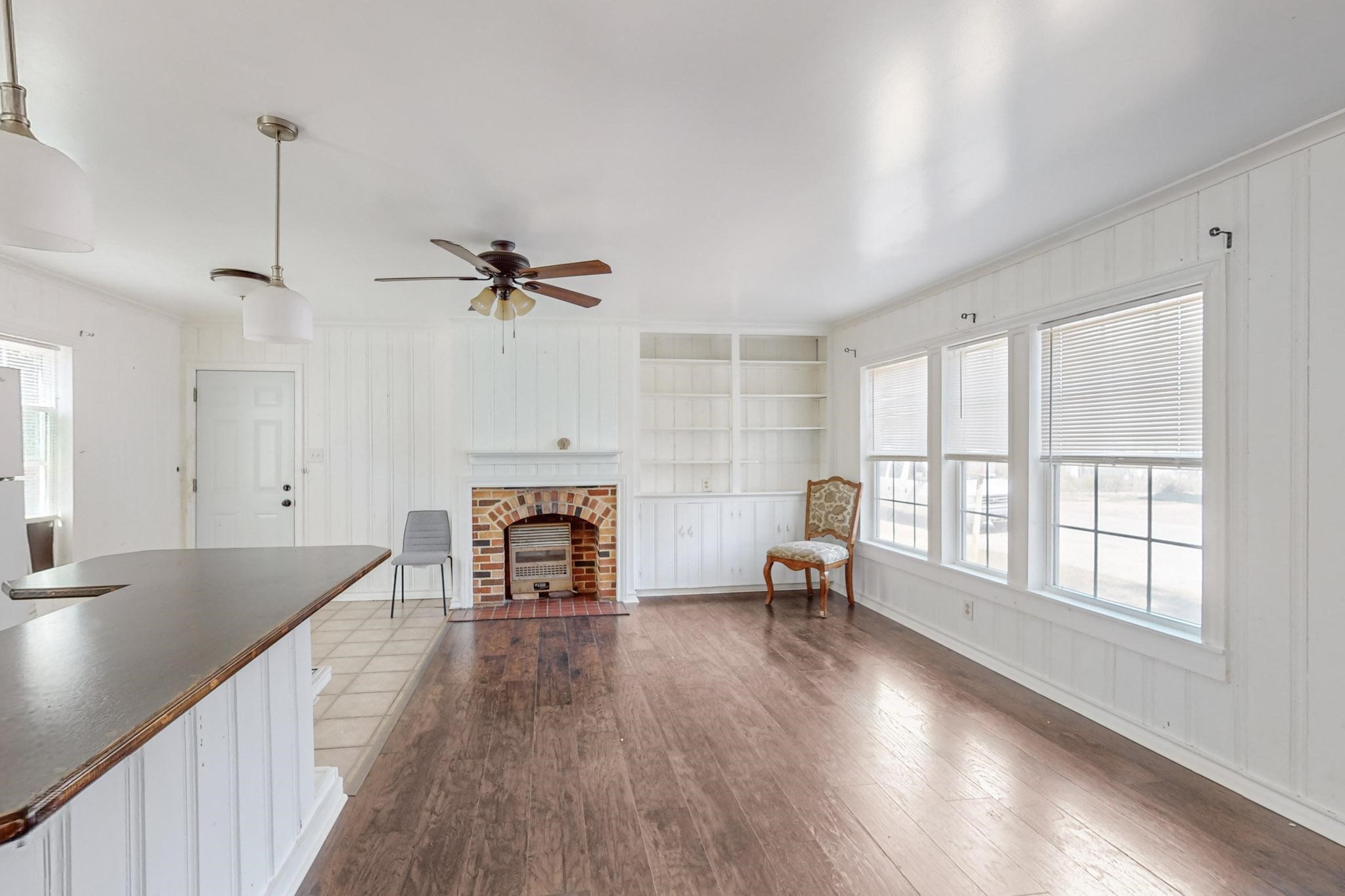 1100 W Waggoman Street