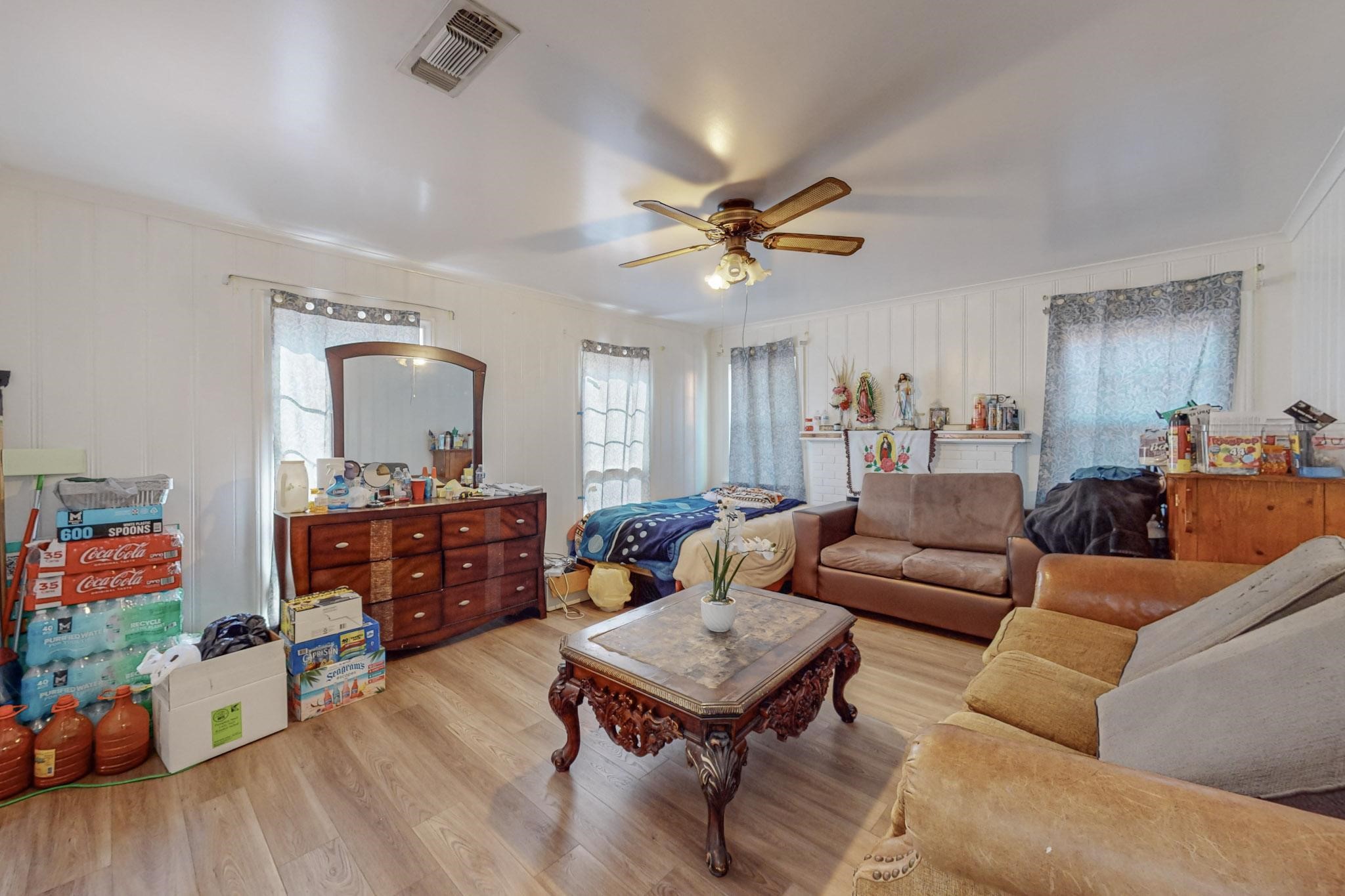 1100 W Waggoman Street