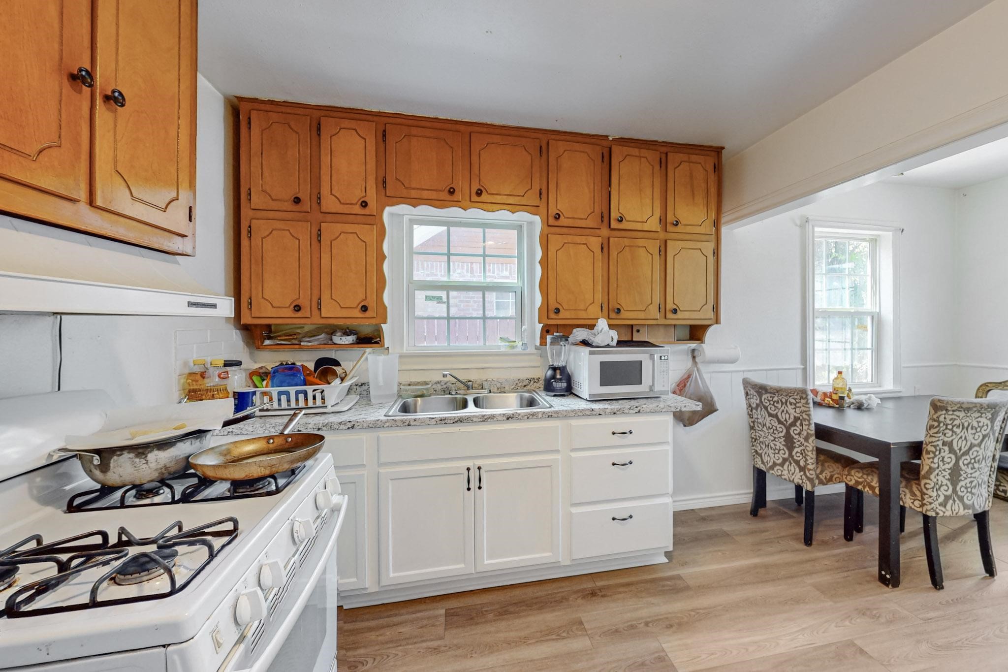 1100 W Waggoman Street