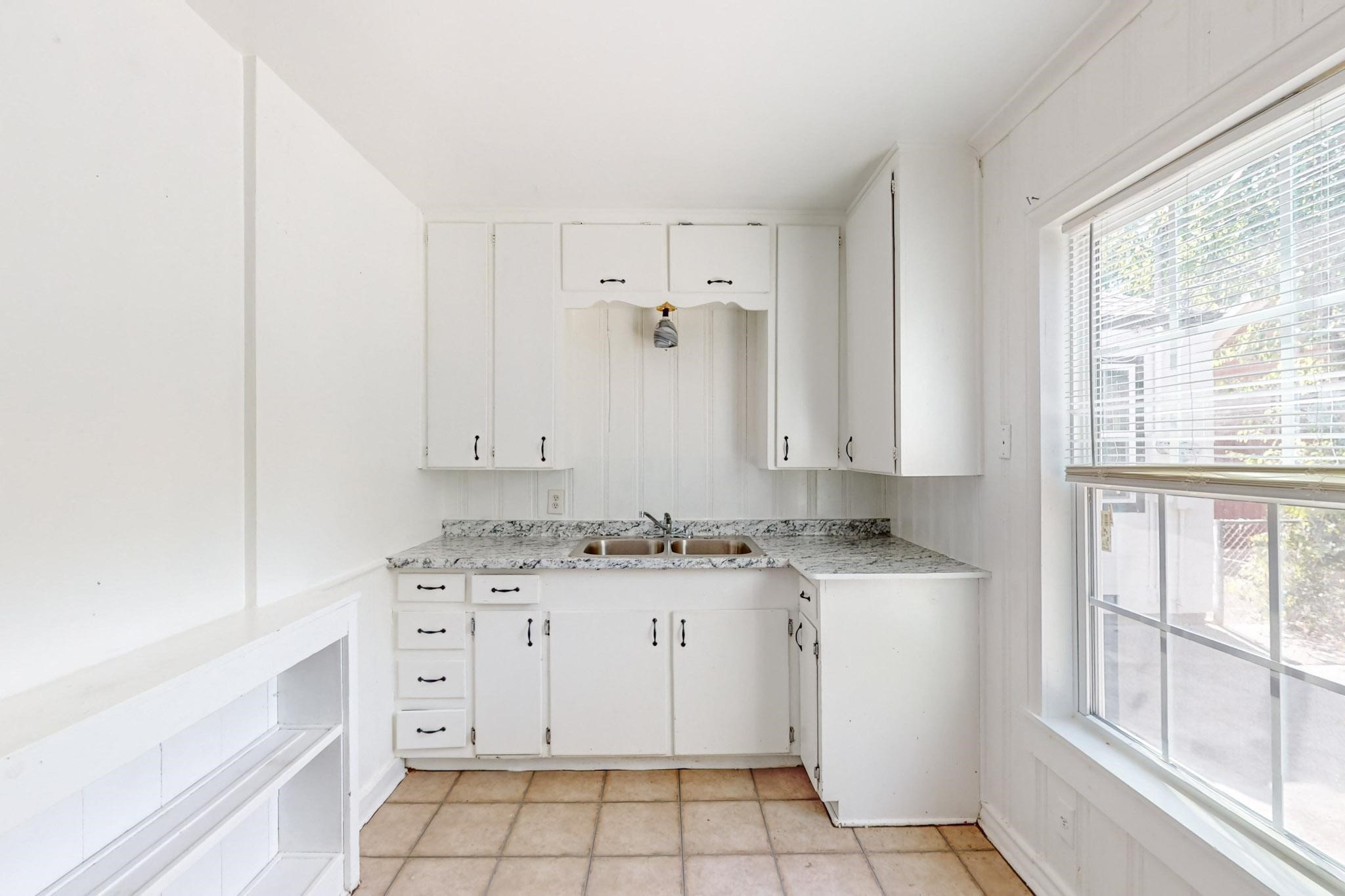 1100 W Waggoman Street