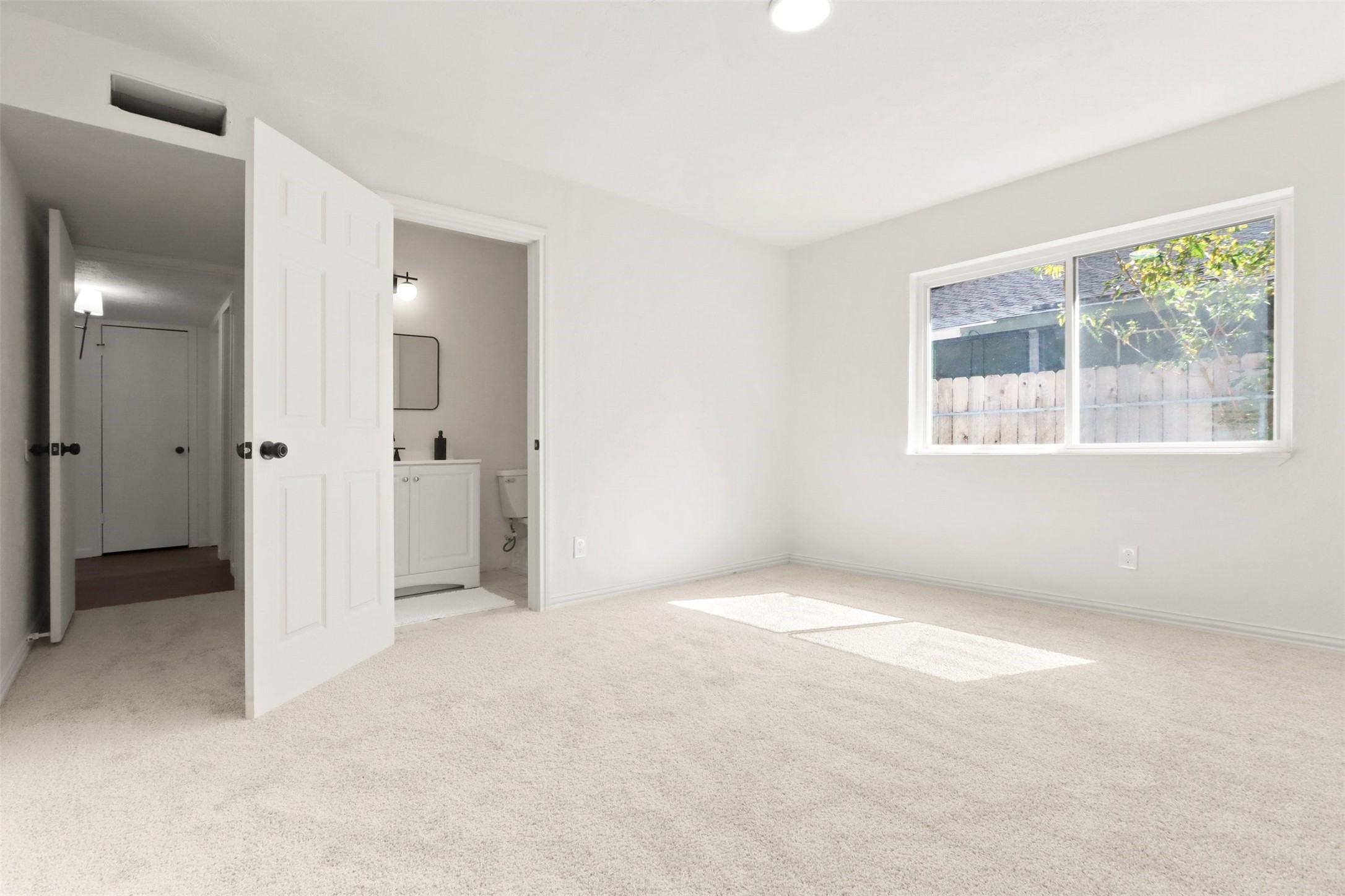 2845 Santa Monica Drive