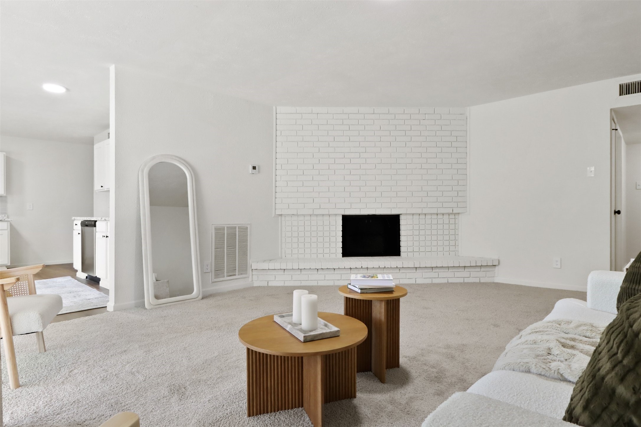 2845 Santa Monica Drive