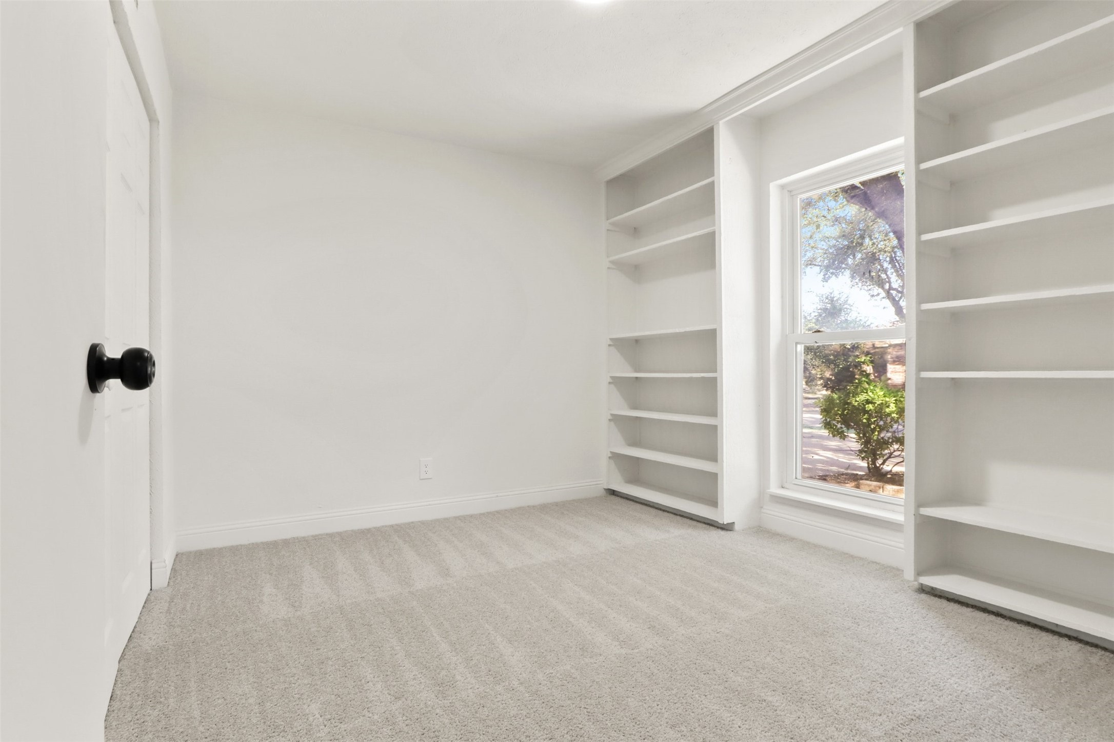 2845 Santa Monica Drive