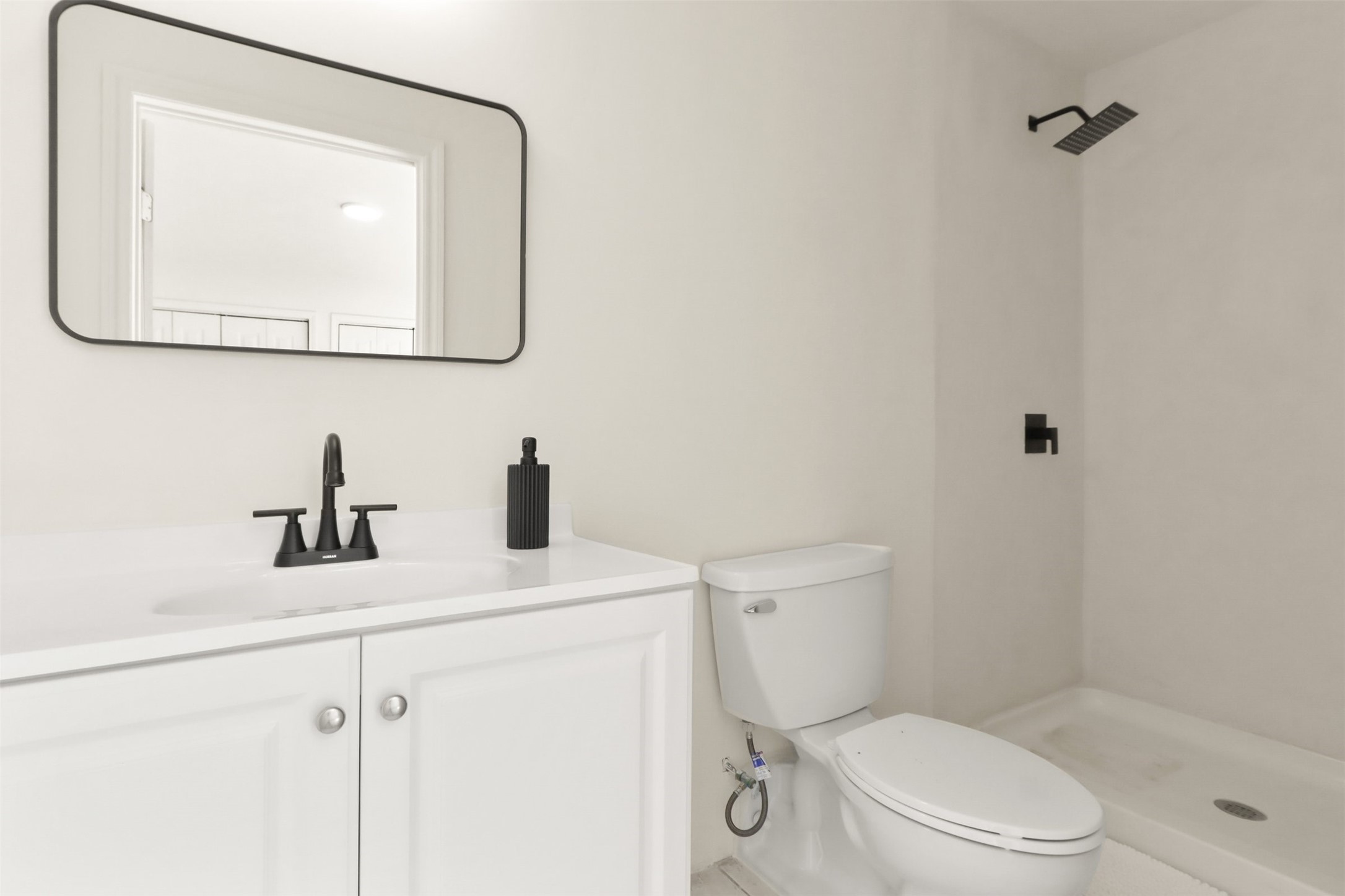 2845 Santa Monica Drive