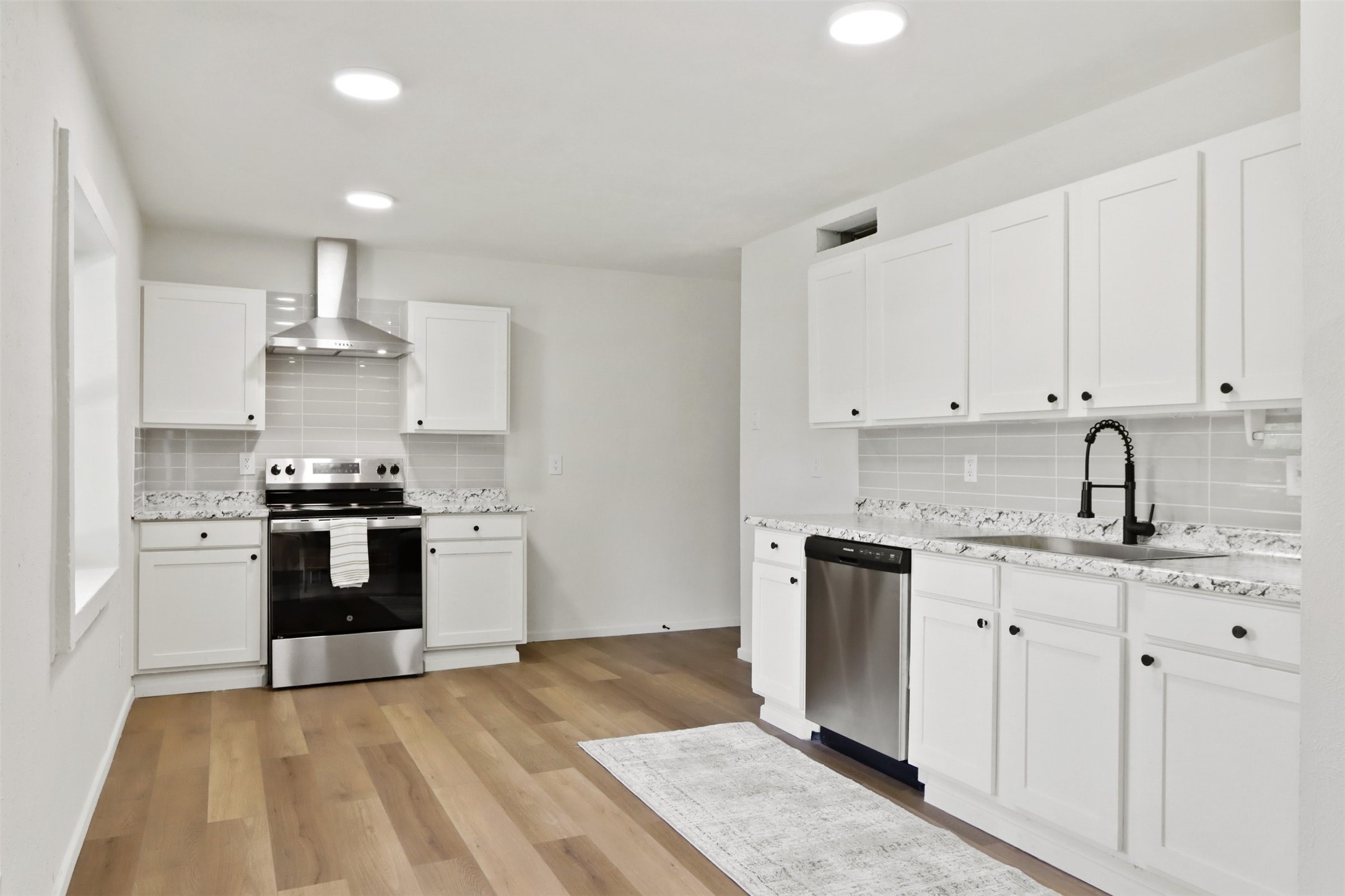 2845 Santa Monica Drive