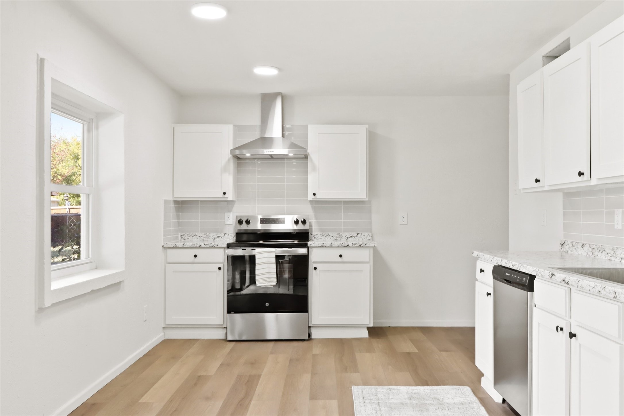 2845 Santa Monica Drive