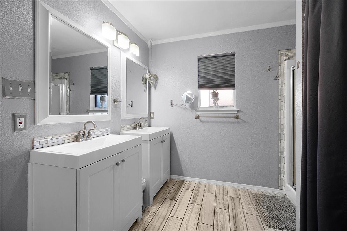 1725 Canterbury Circle