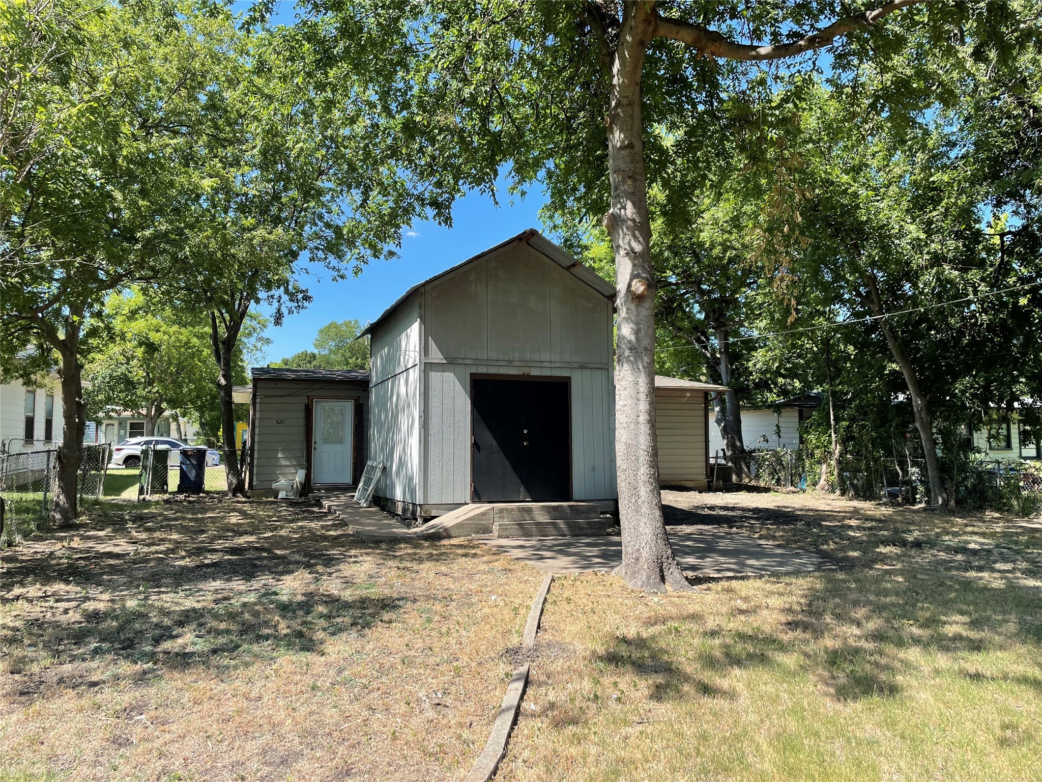 820 Travis Street