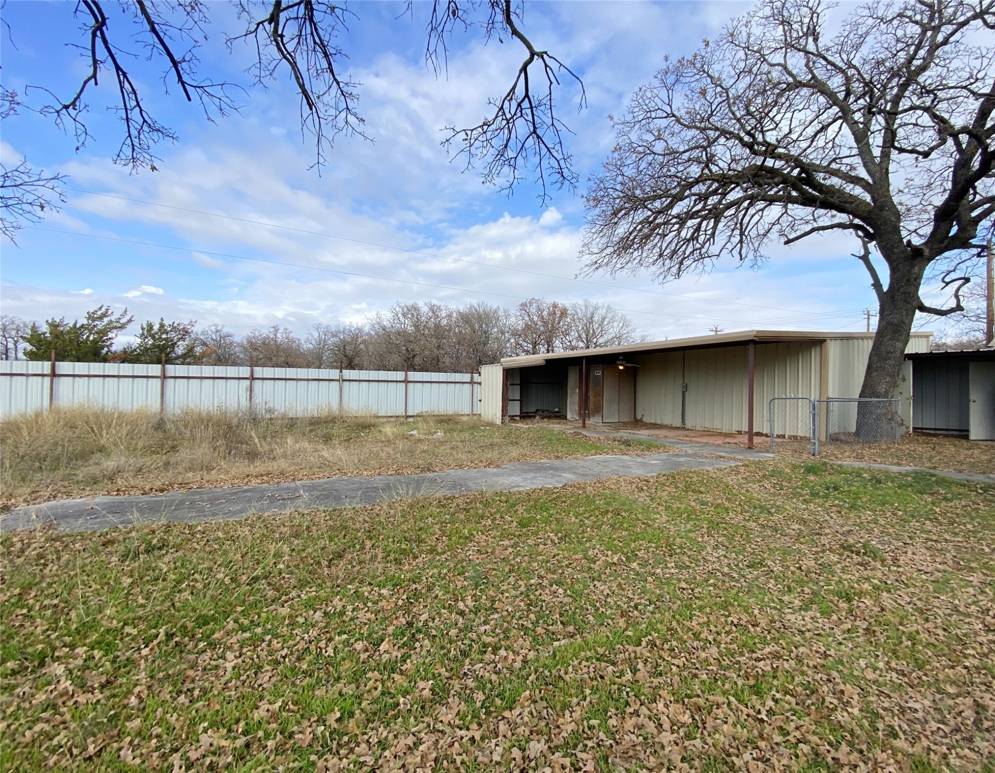 963 N State Highway 101