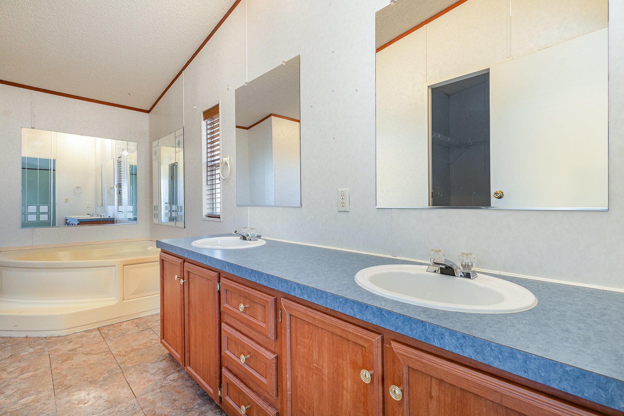 6671 Shady Hill Circle