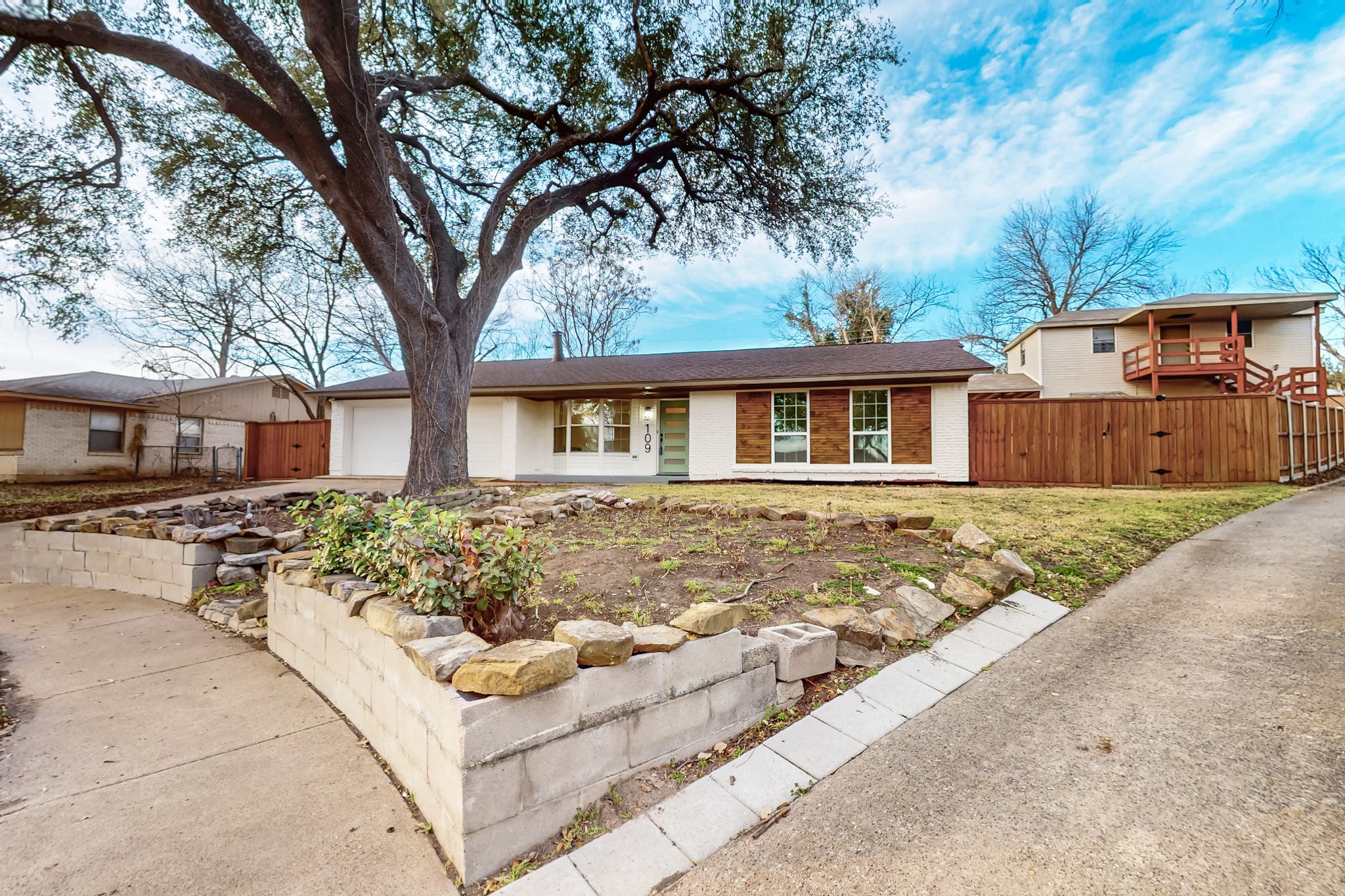 109 E Woodbury Drive