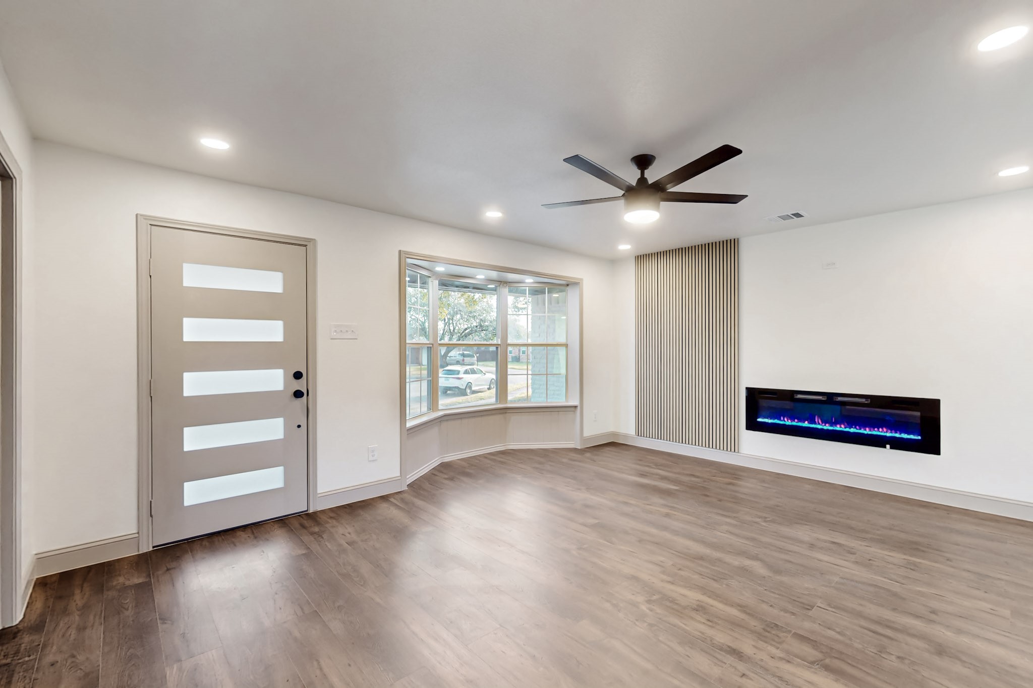 109 E Woodbury Drive
