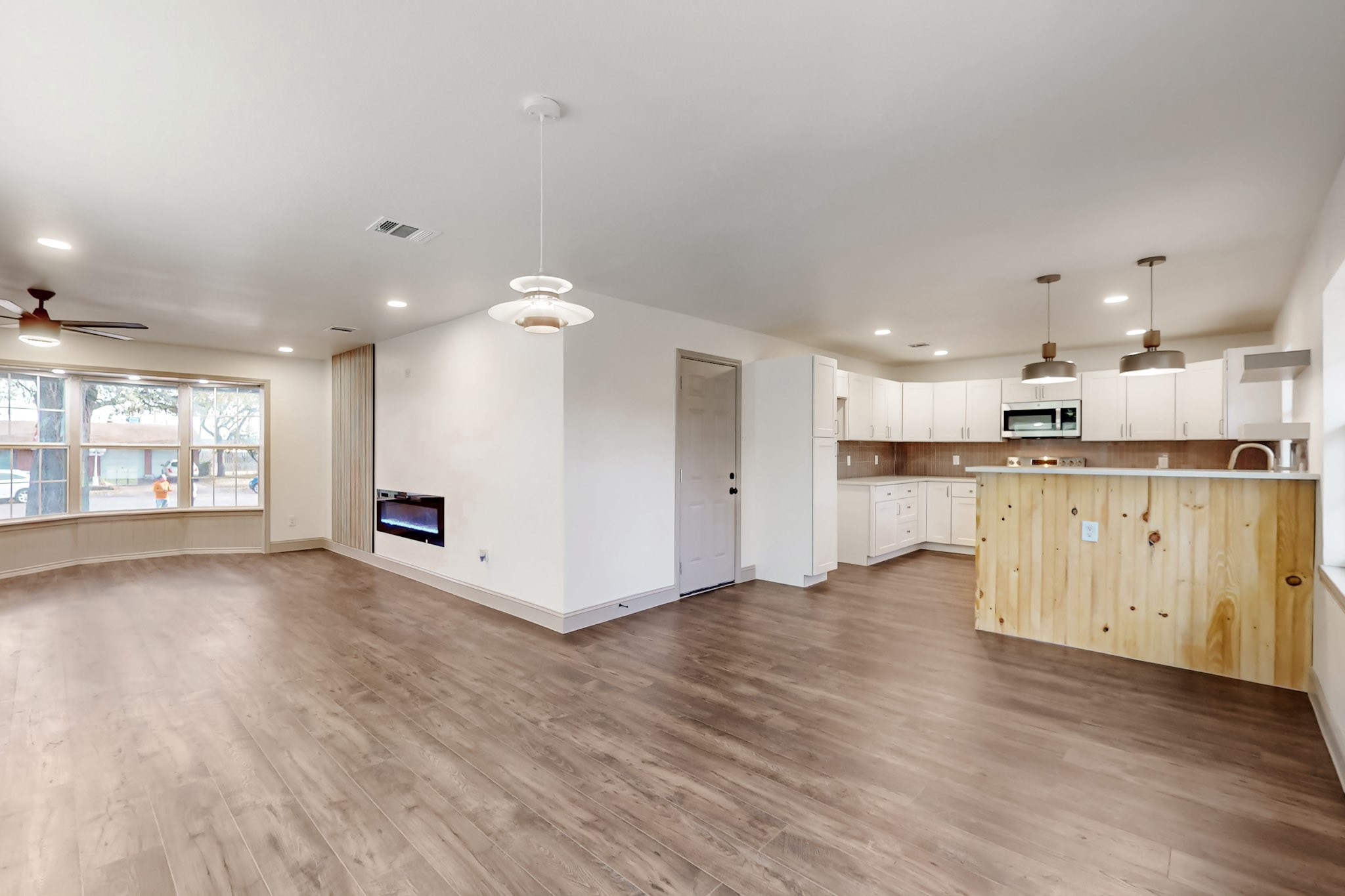 109 E Woodbury Drive