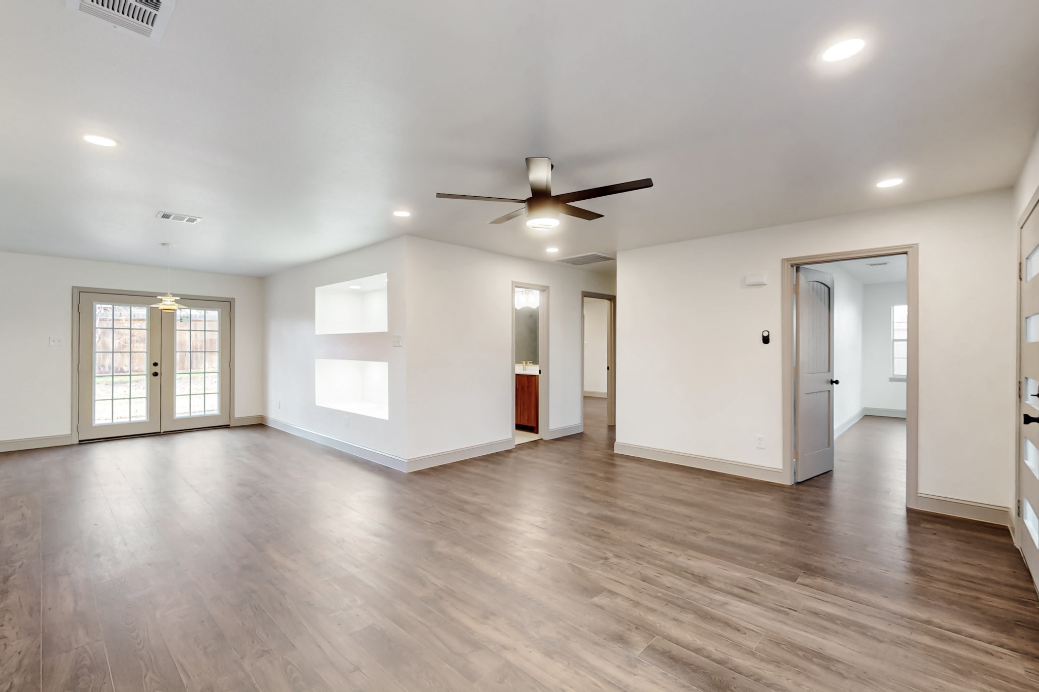 109 E Woodbury Drive