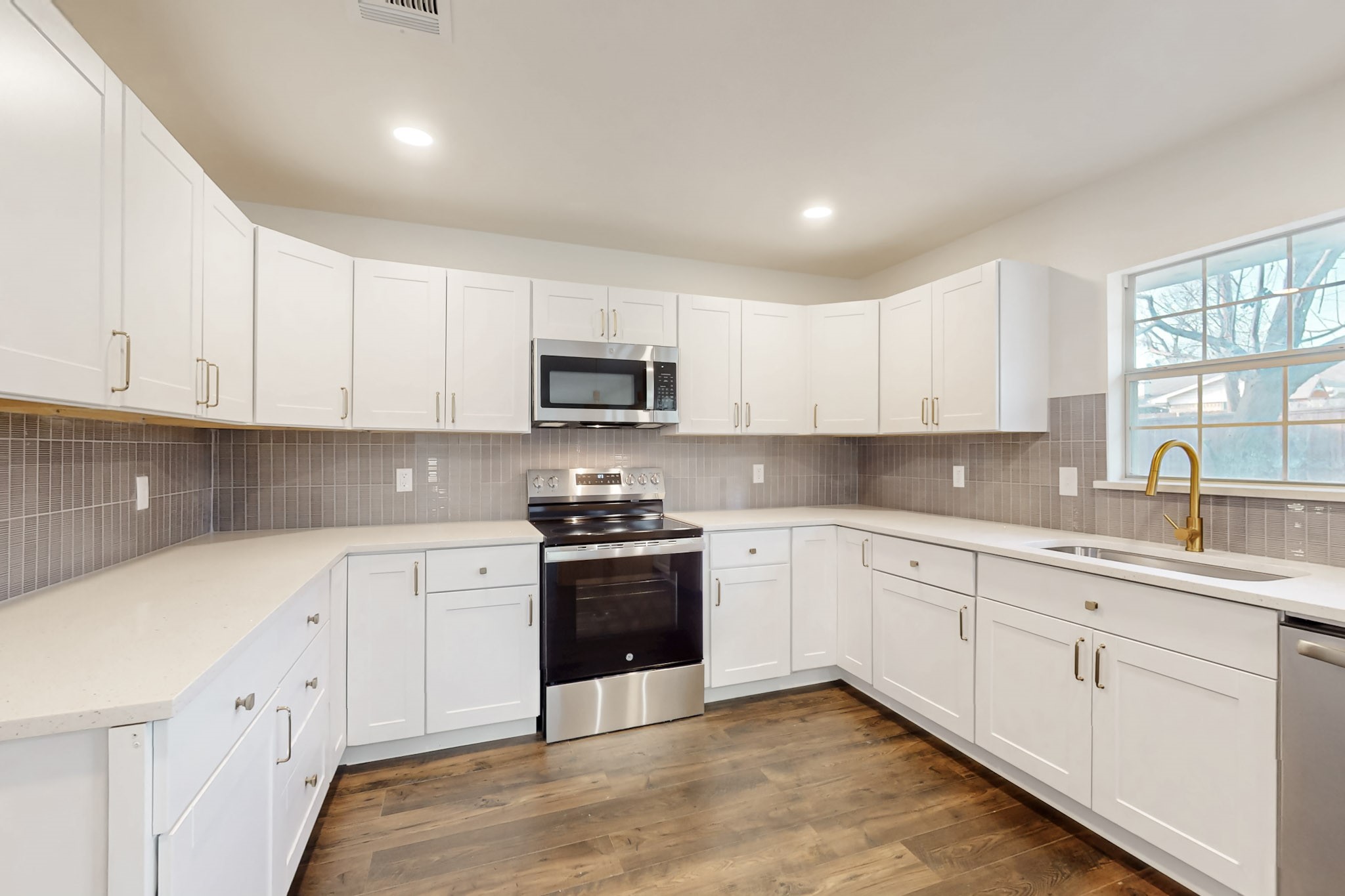 109 E Woodbury Drive