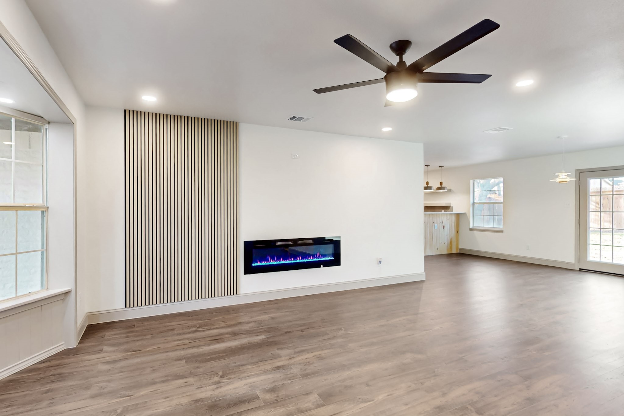 109 E Woodbury Drive