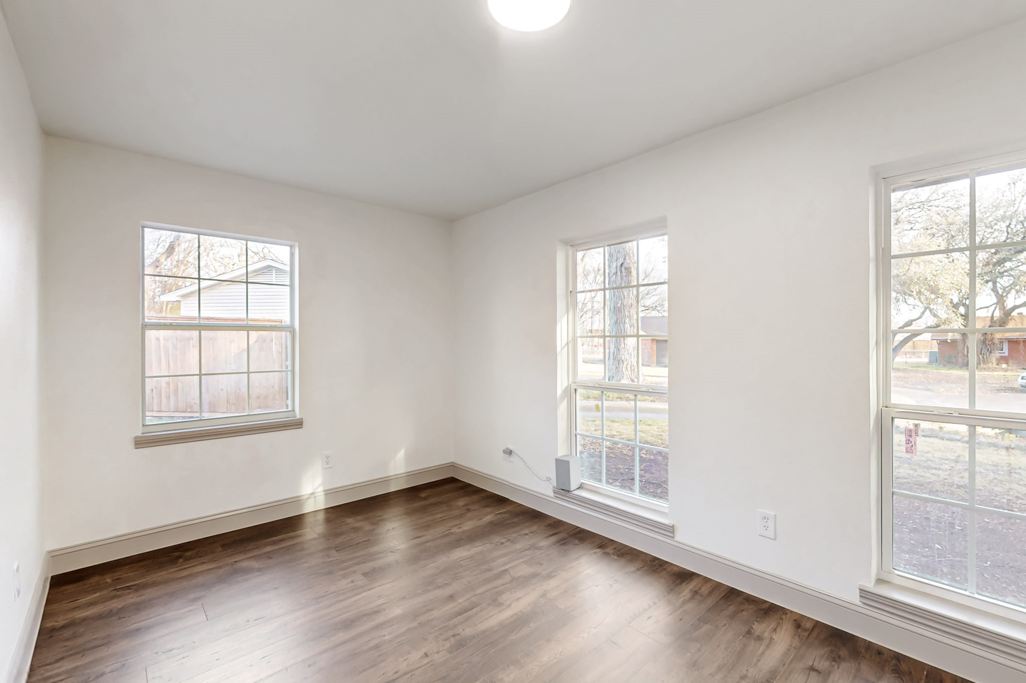 109 E Woodbury Drive
