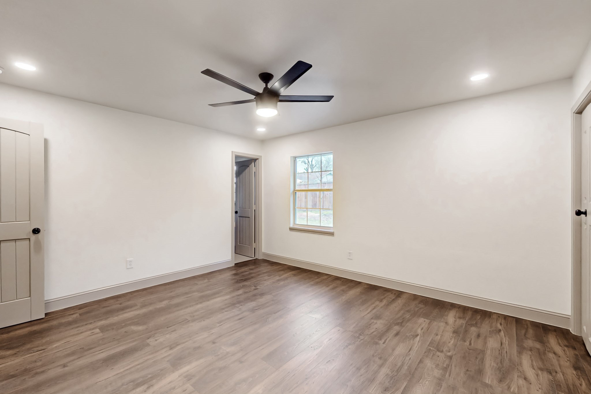109 E Woodbury Drive