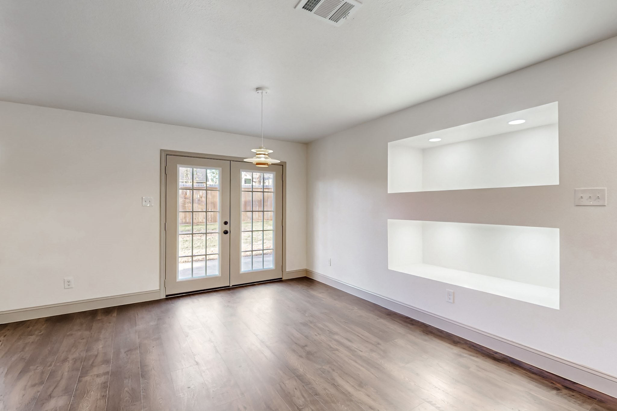 109 E Woodbury Drive