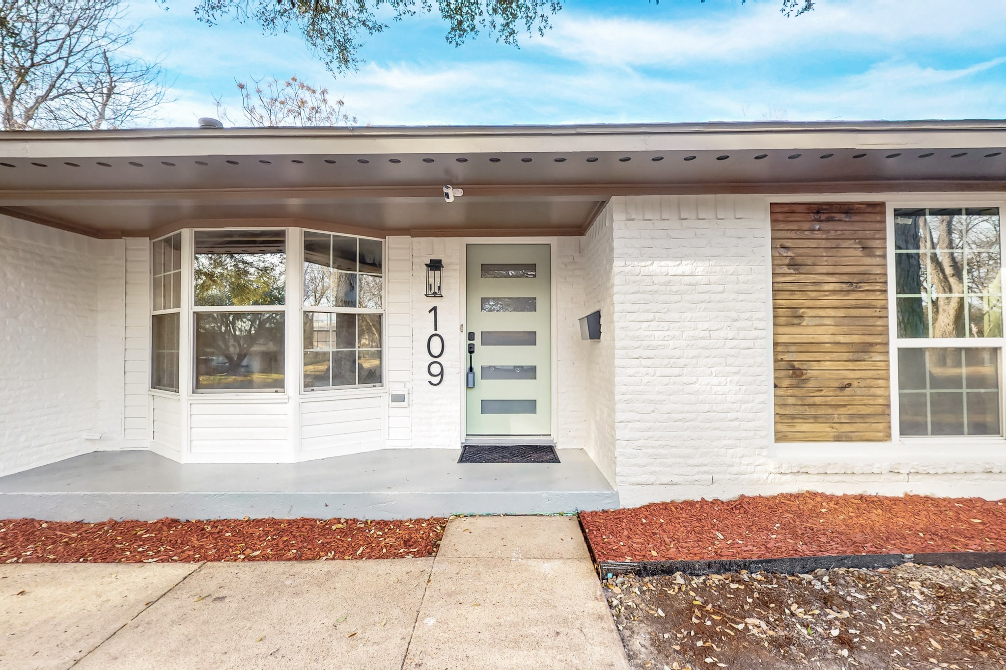 109 E Woodbury Drive