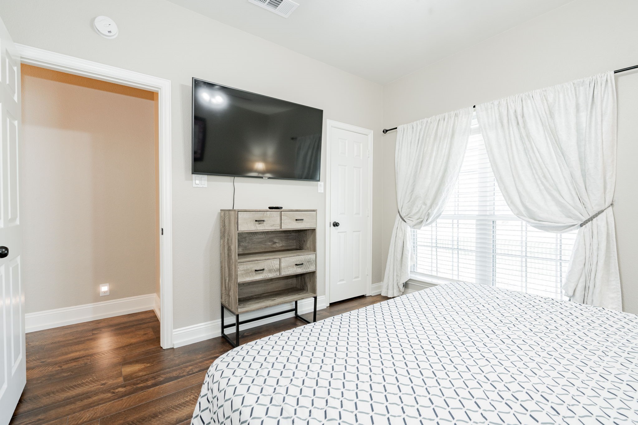 1609 W Alamosa Drive