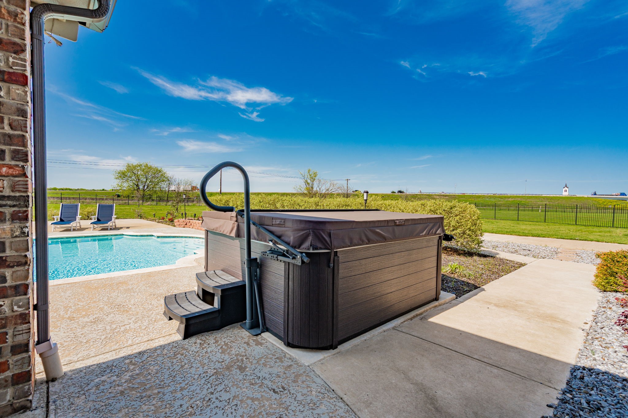 1609 W Alamosa Drive