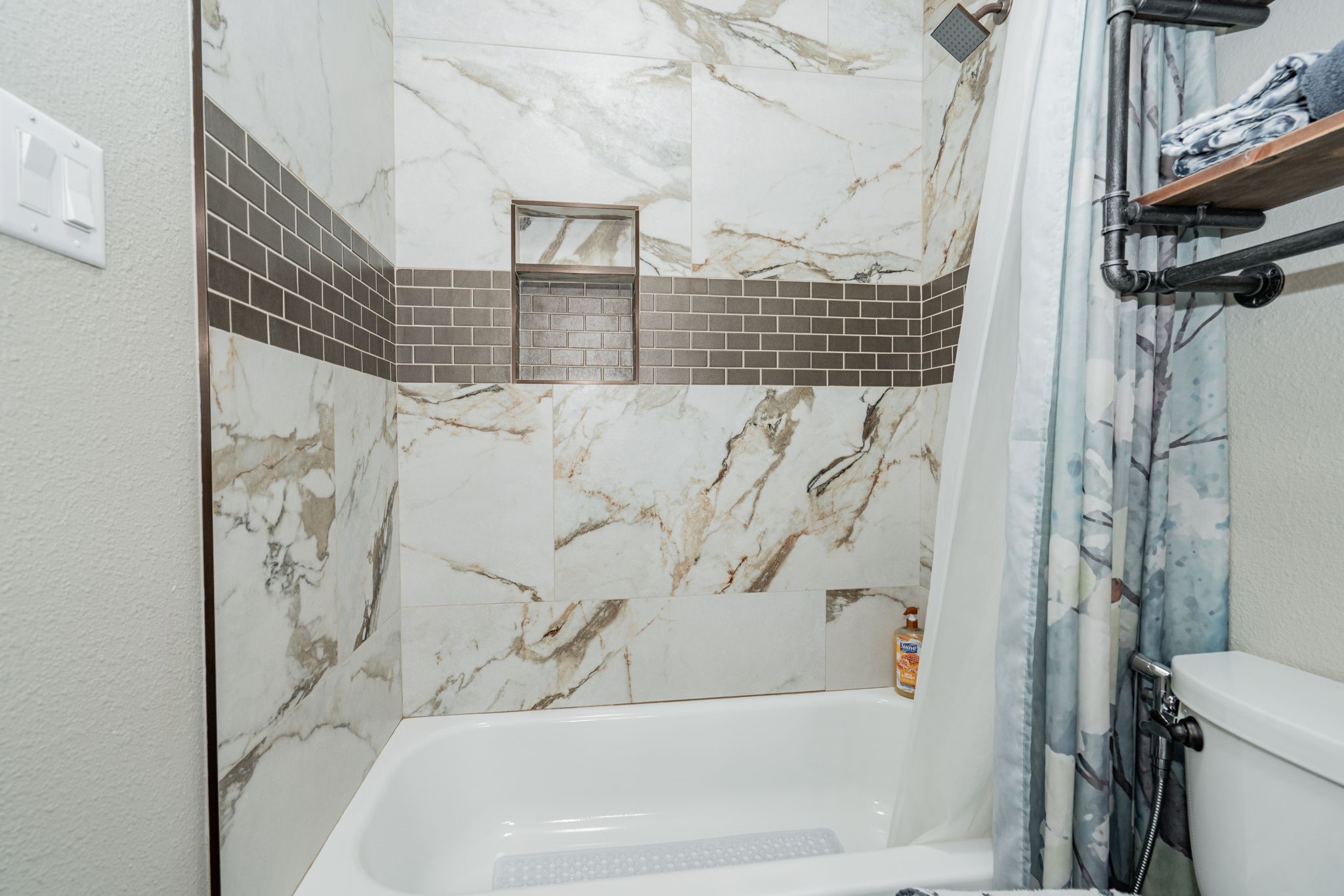 1609 W Alamosa Drive