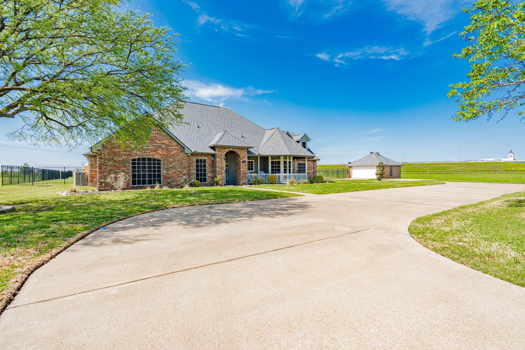 1609 W Alamosa Drive