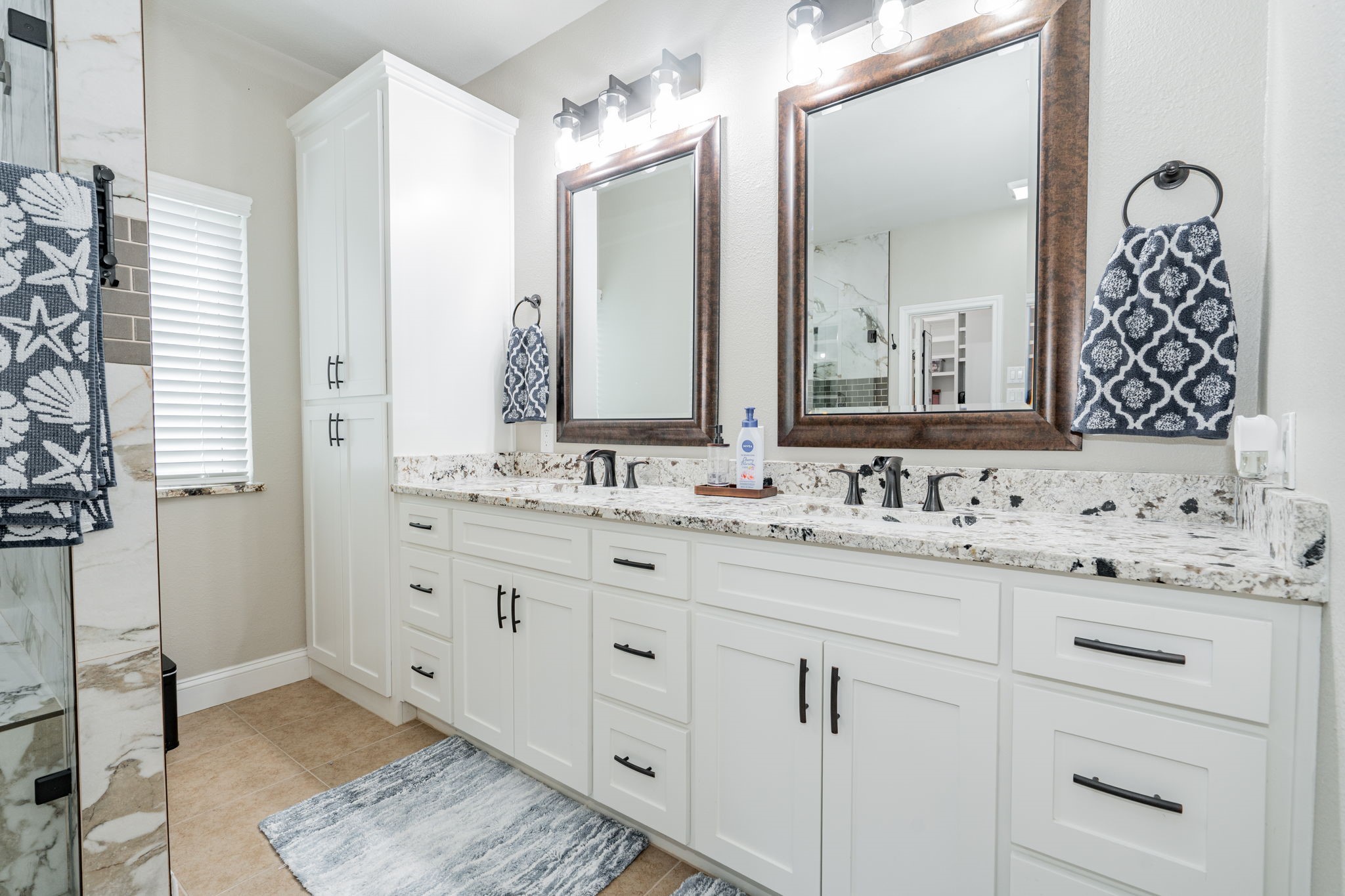 1609 W Alamosa Drive