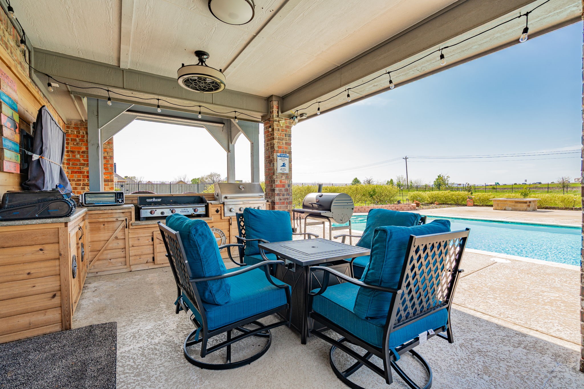 1609 W Alamosa Drive