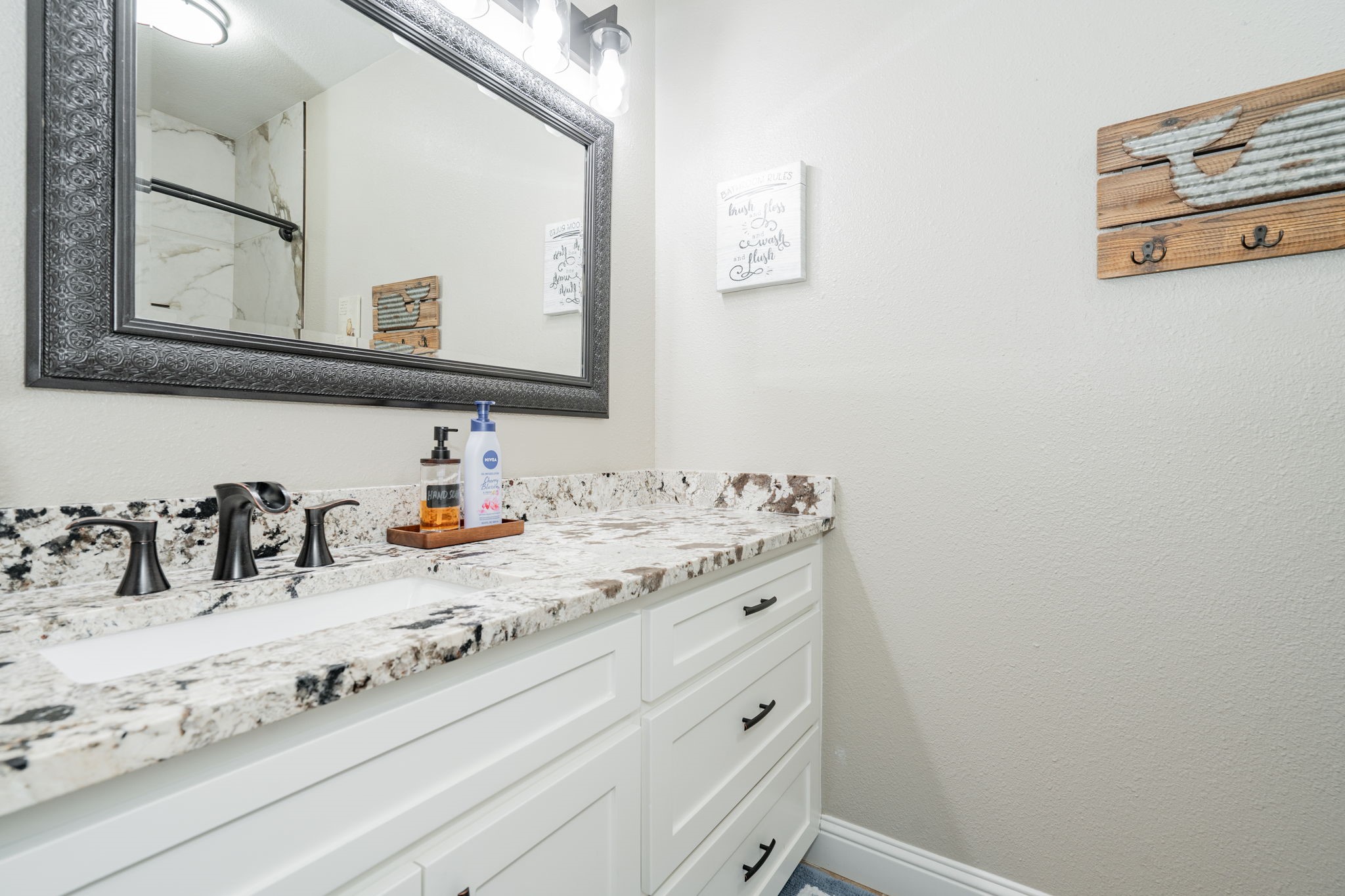 1609 W Alamosa Drive