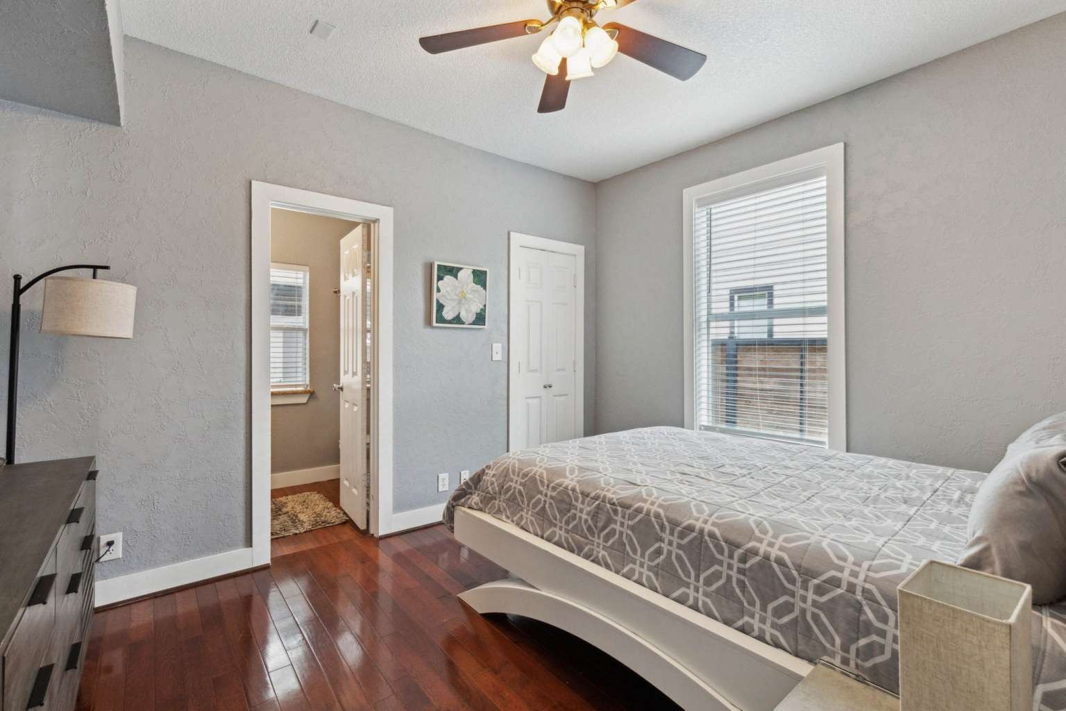 937 W 8th Street