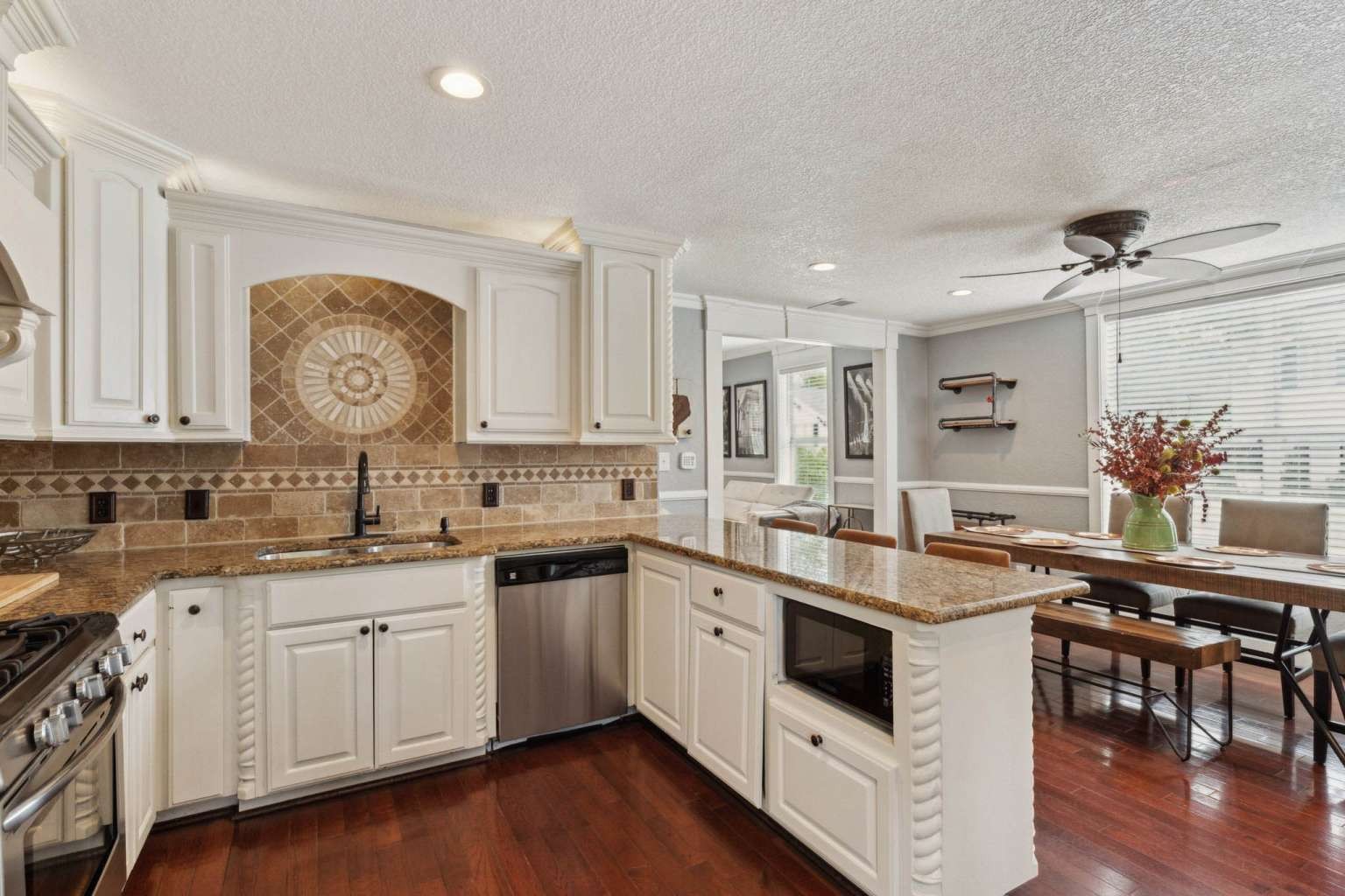 937 W 8th Street