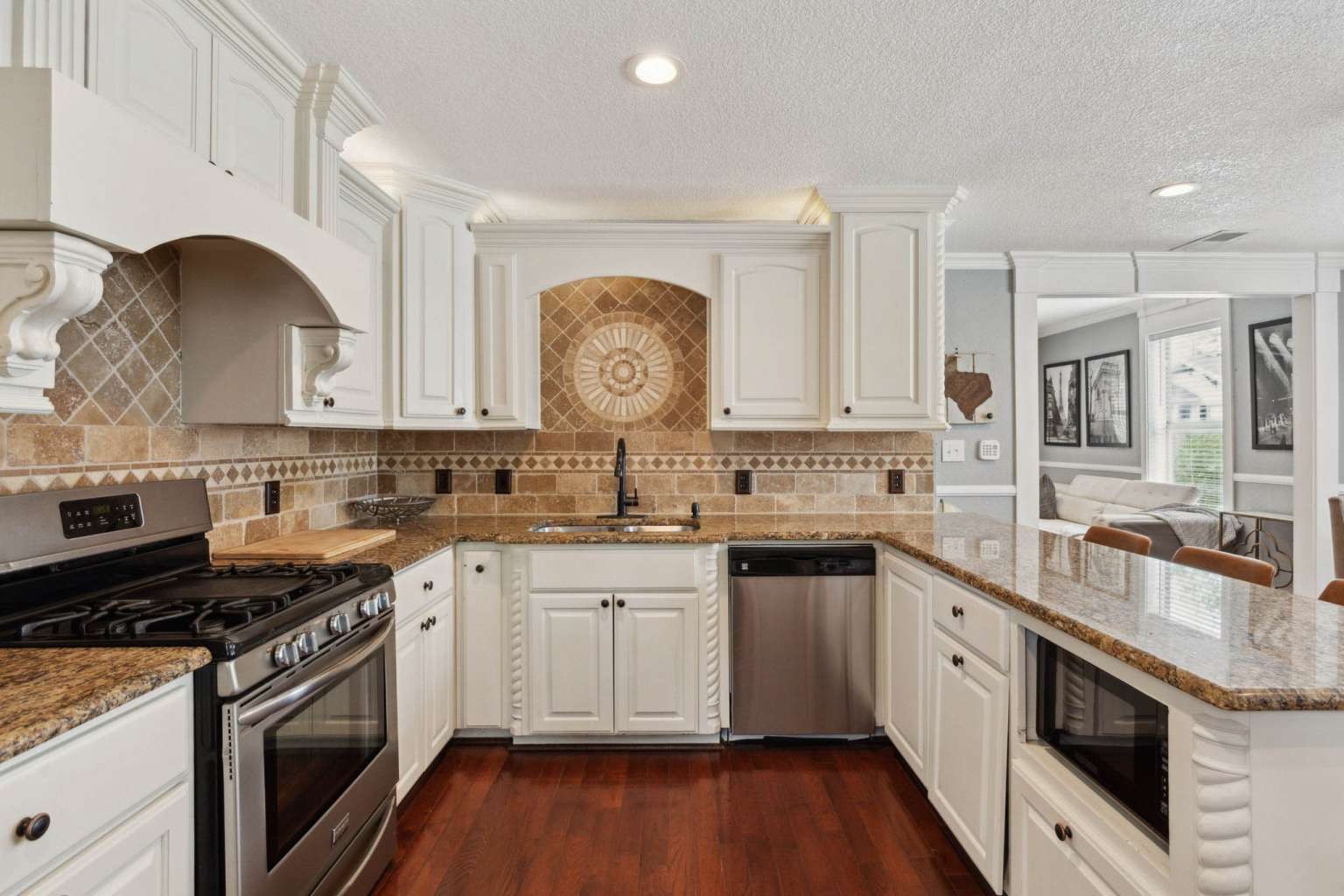 937 W 8th Street