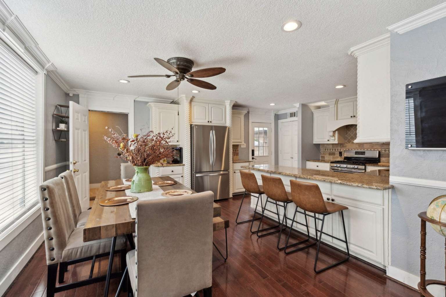 937 W 8th Street