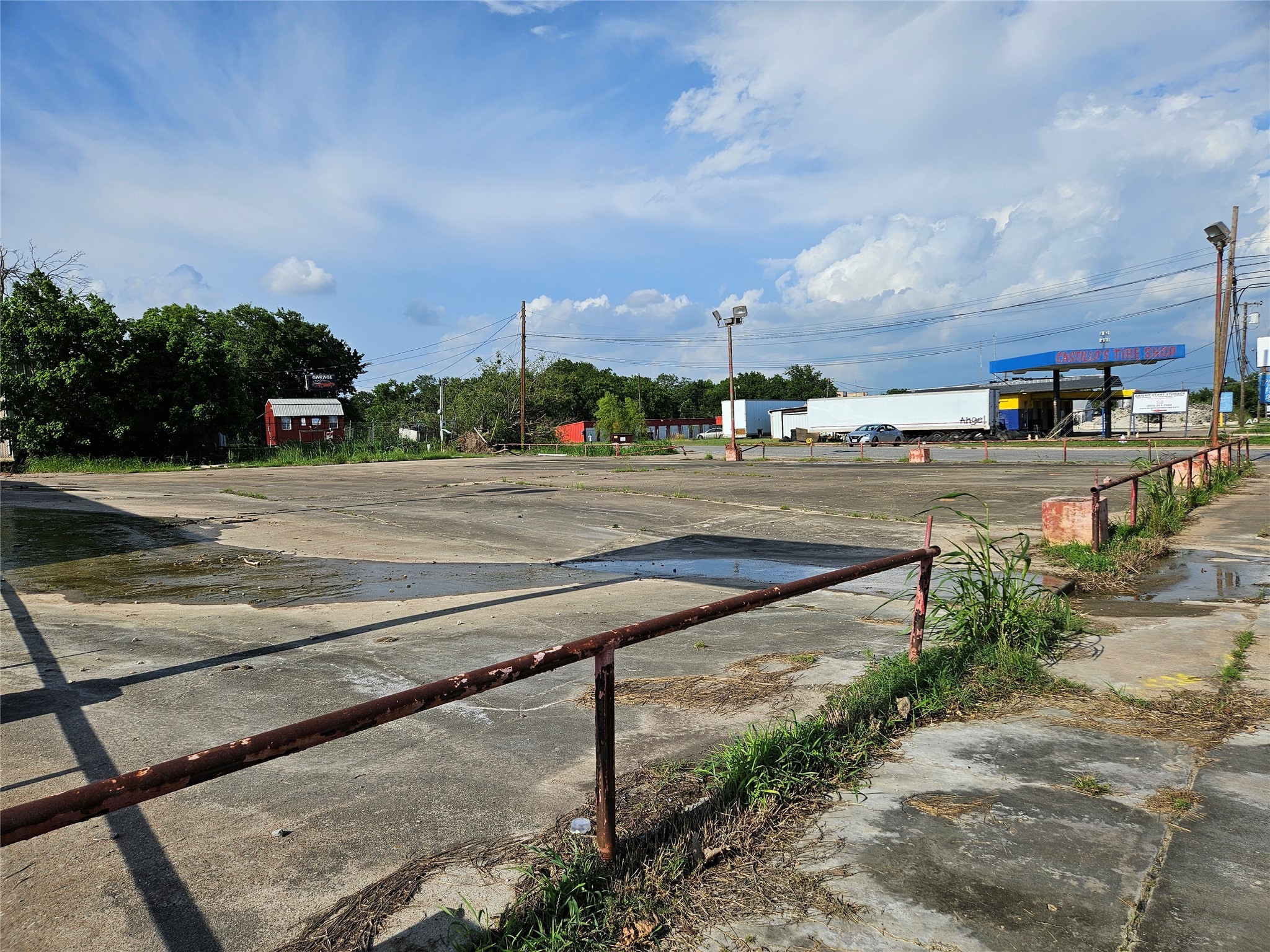 717 E Sam Rayburn Drive