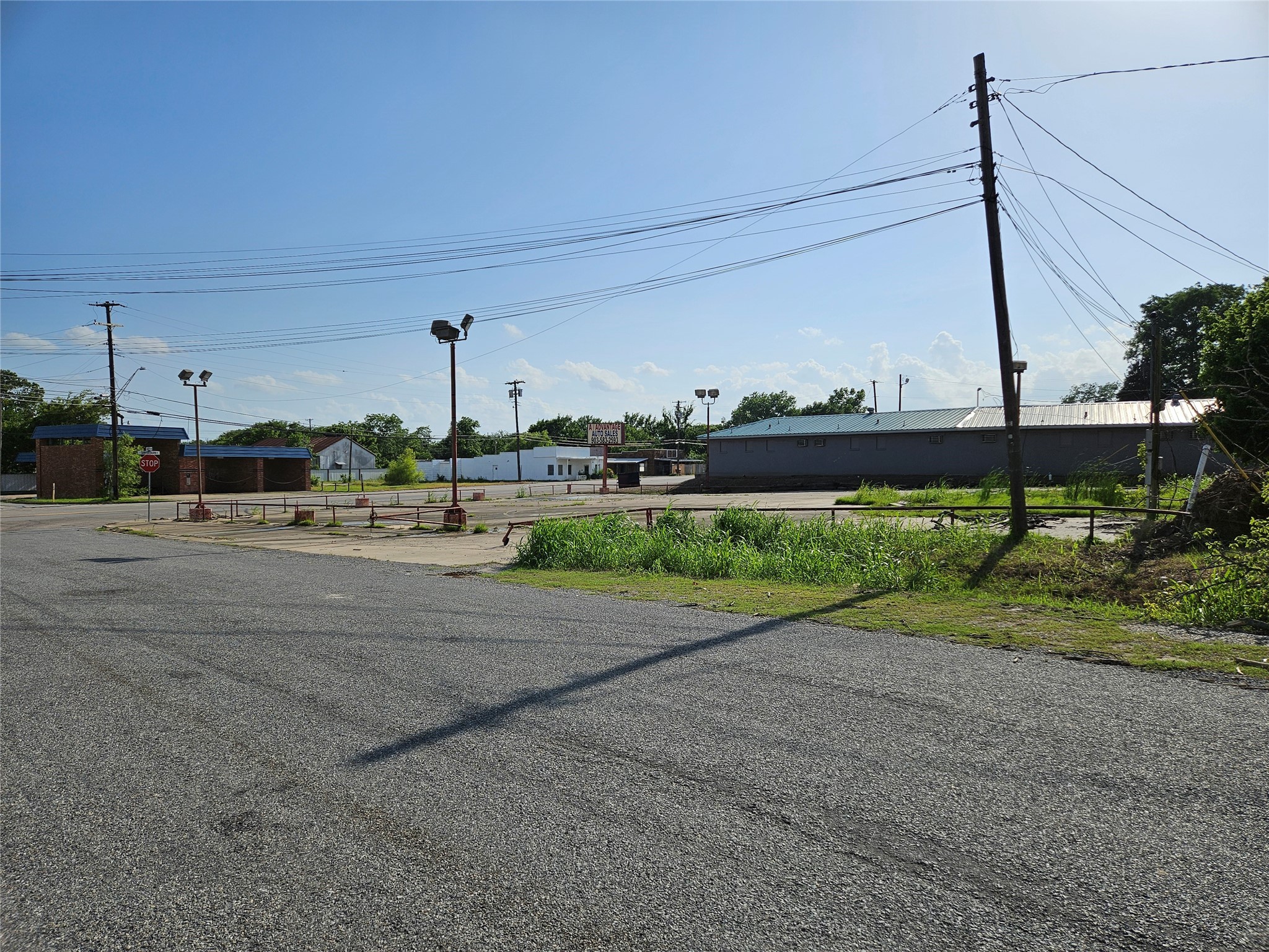 717 E Sam Rayburn Drive