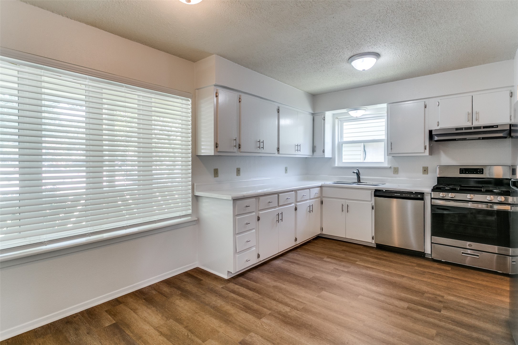 1808 Ridgewood Drive