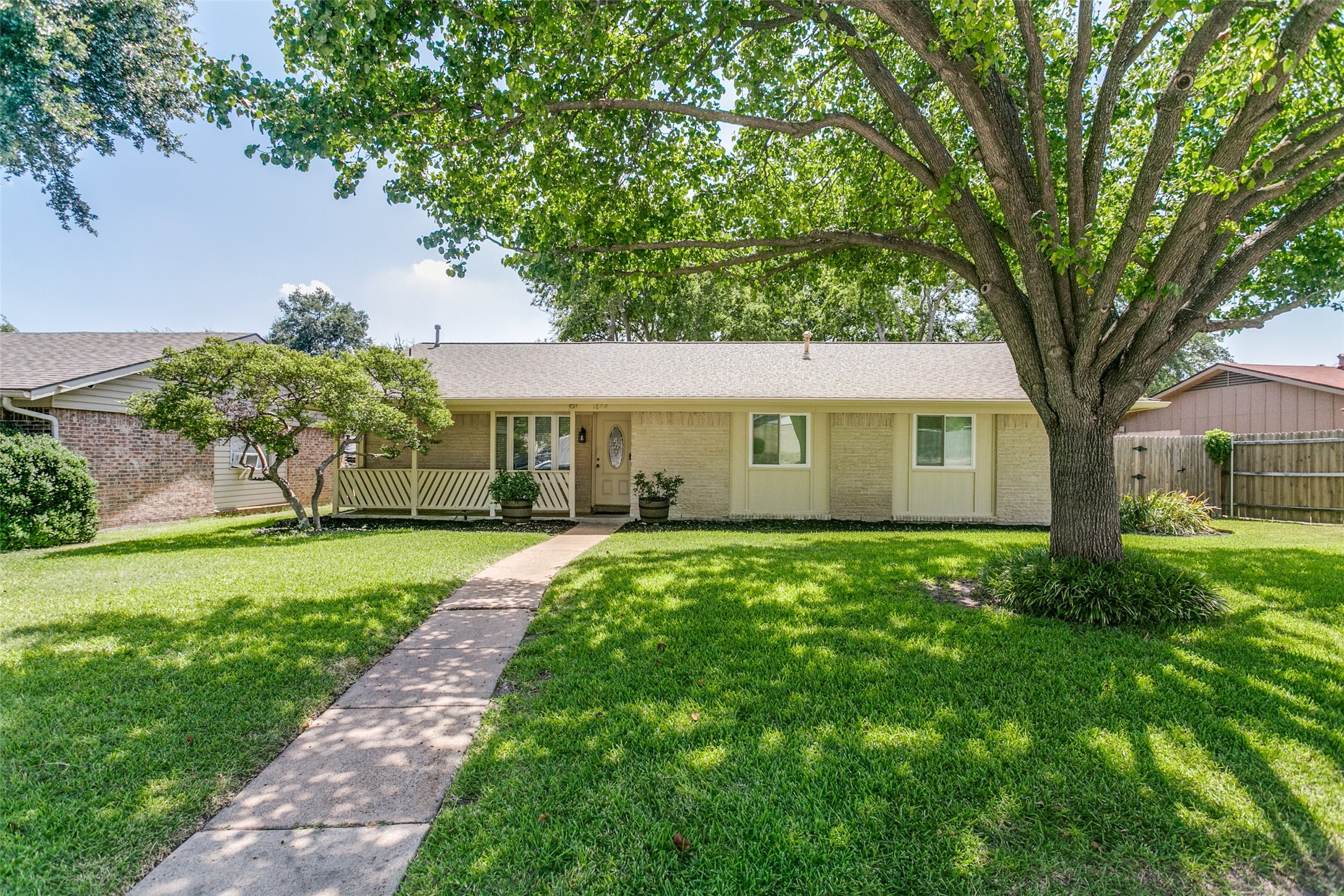 1808 Ridgewood Drive